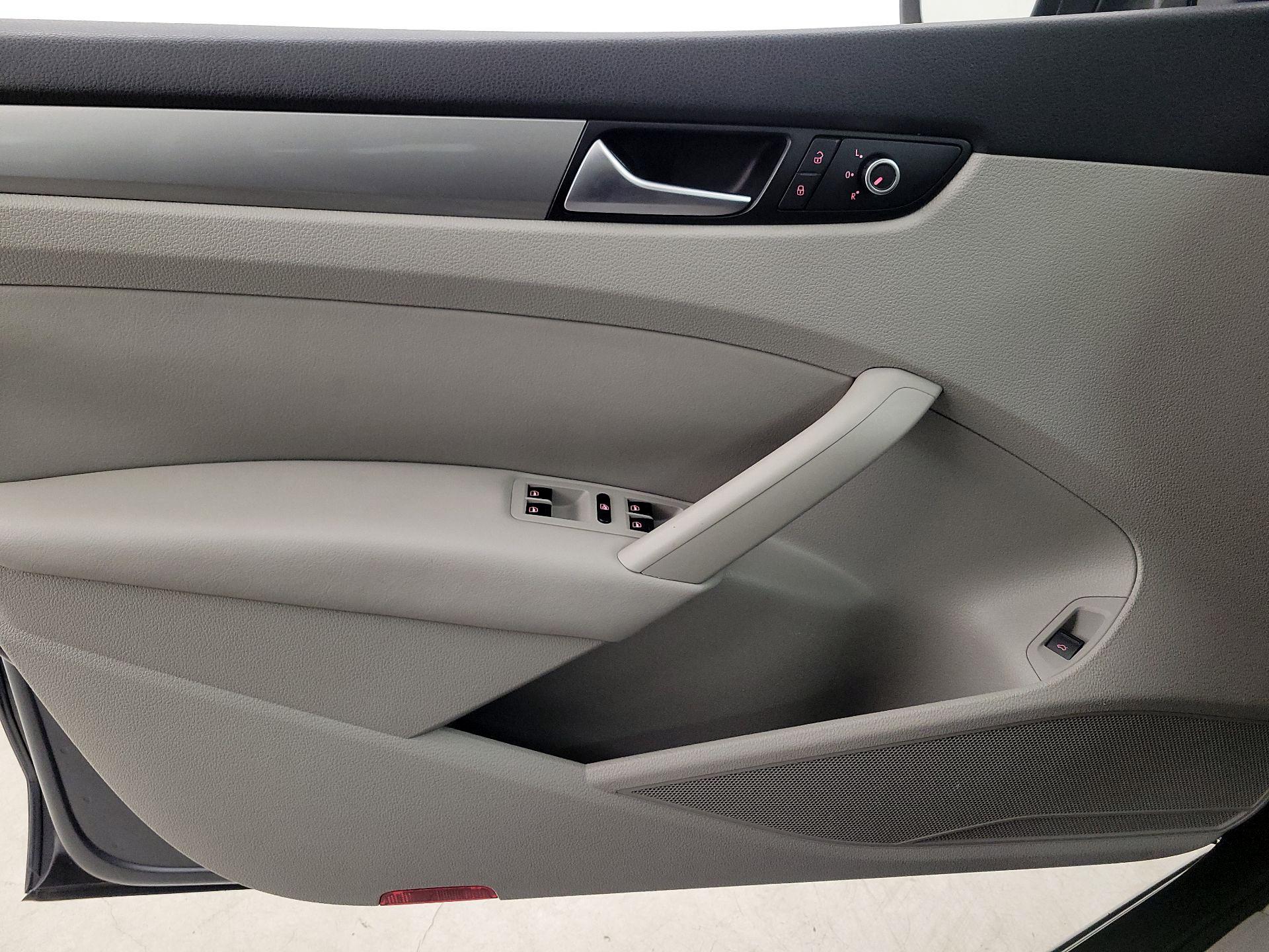 Thumbnail: 2015 Volkswagen Passat - 12