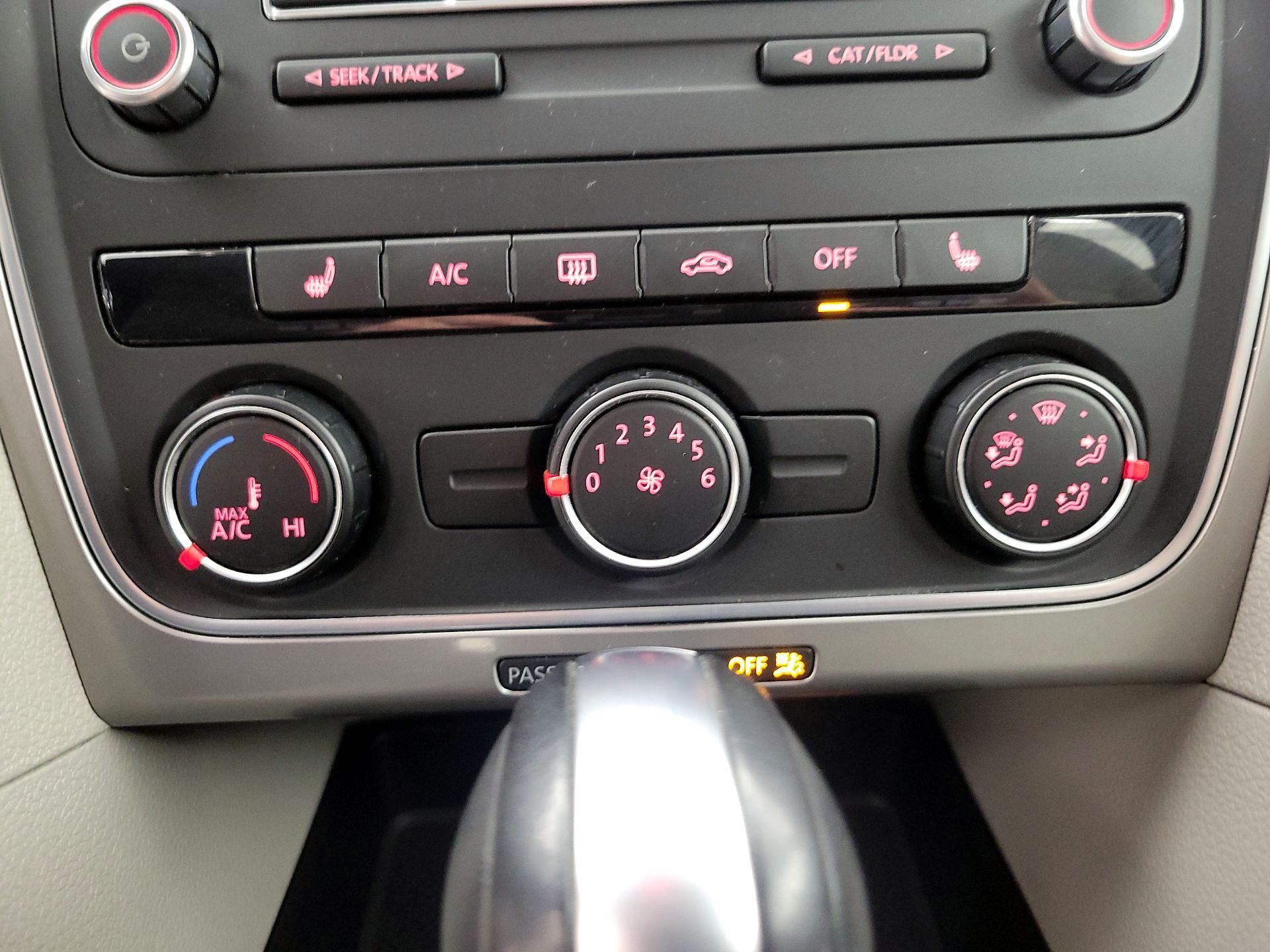 Thumbnail: 2015 Volkswagen Passat - 15