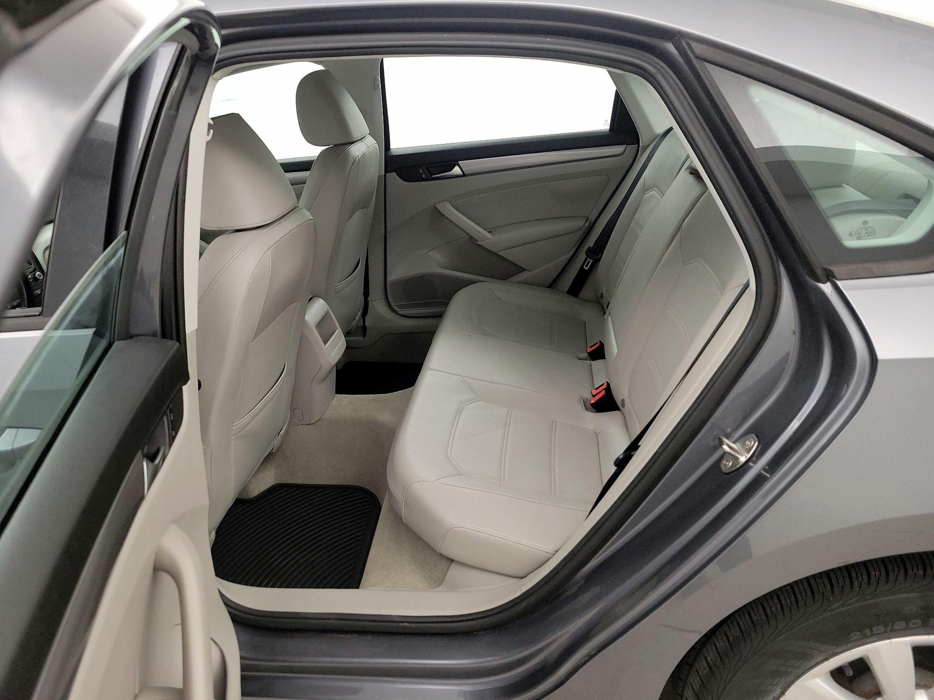 Thumbnail: 2015 Volkswagen Passat - 18