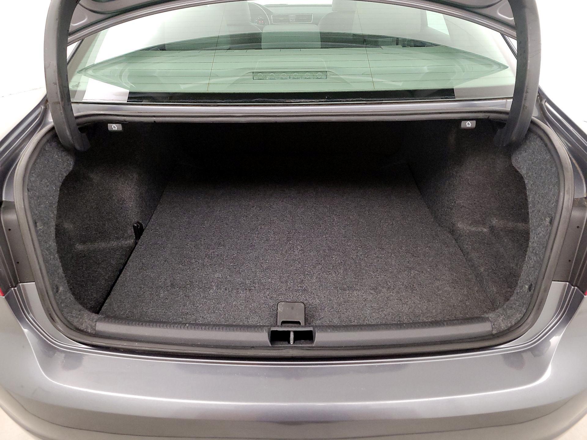 Thumbnail: 2015 Volkswagen Passat - 19