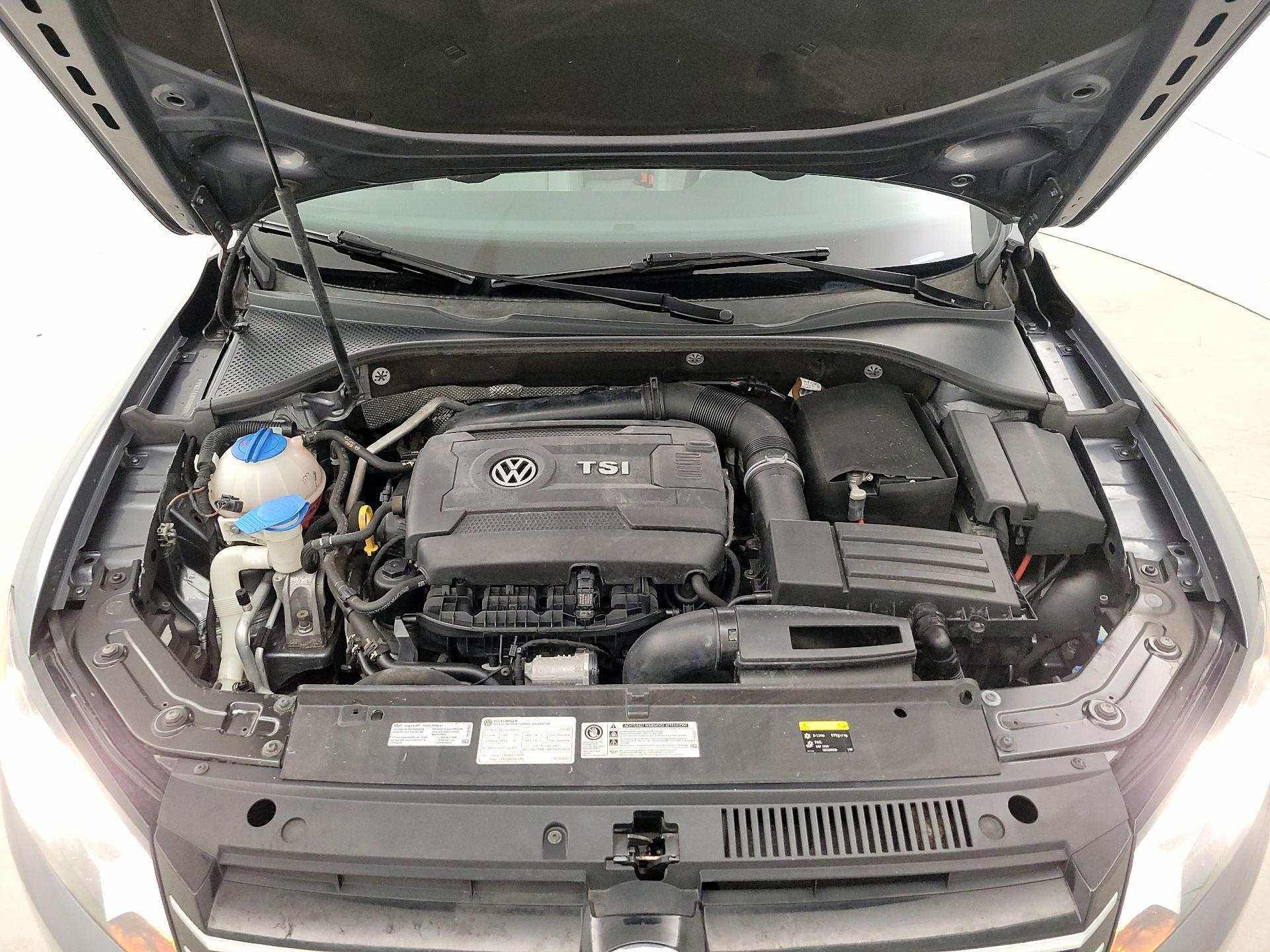 Thumbnail: 2015 Volkswagen Passat - 20