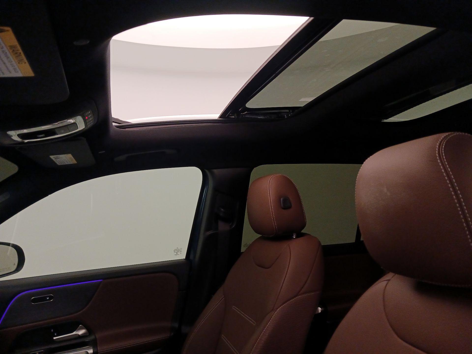 Thumbnail: 2022 Mercedes-Benz GLB - 20