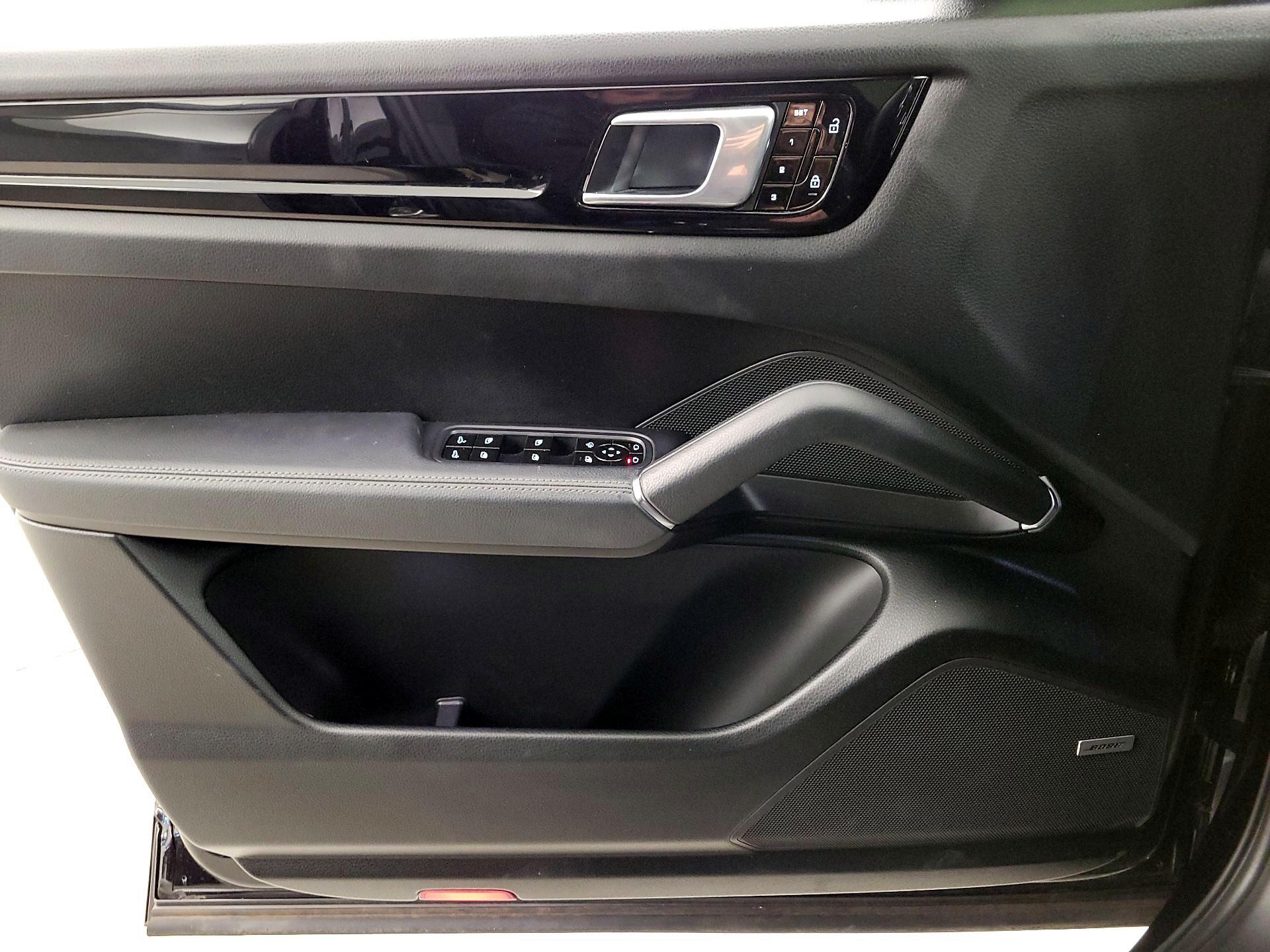 Thumbnail: 2020 Porsche Cayenne - 12