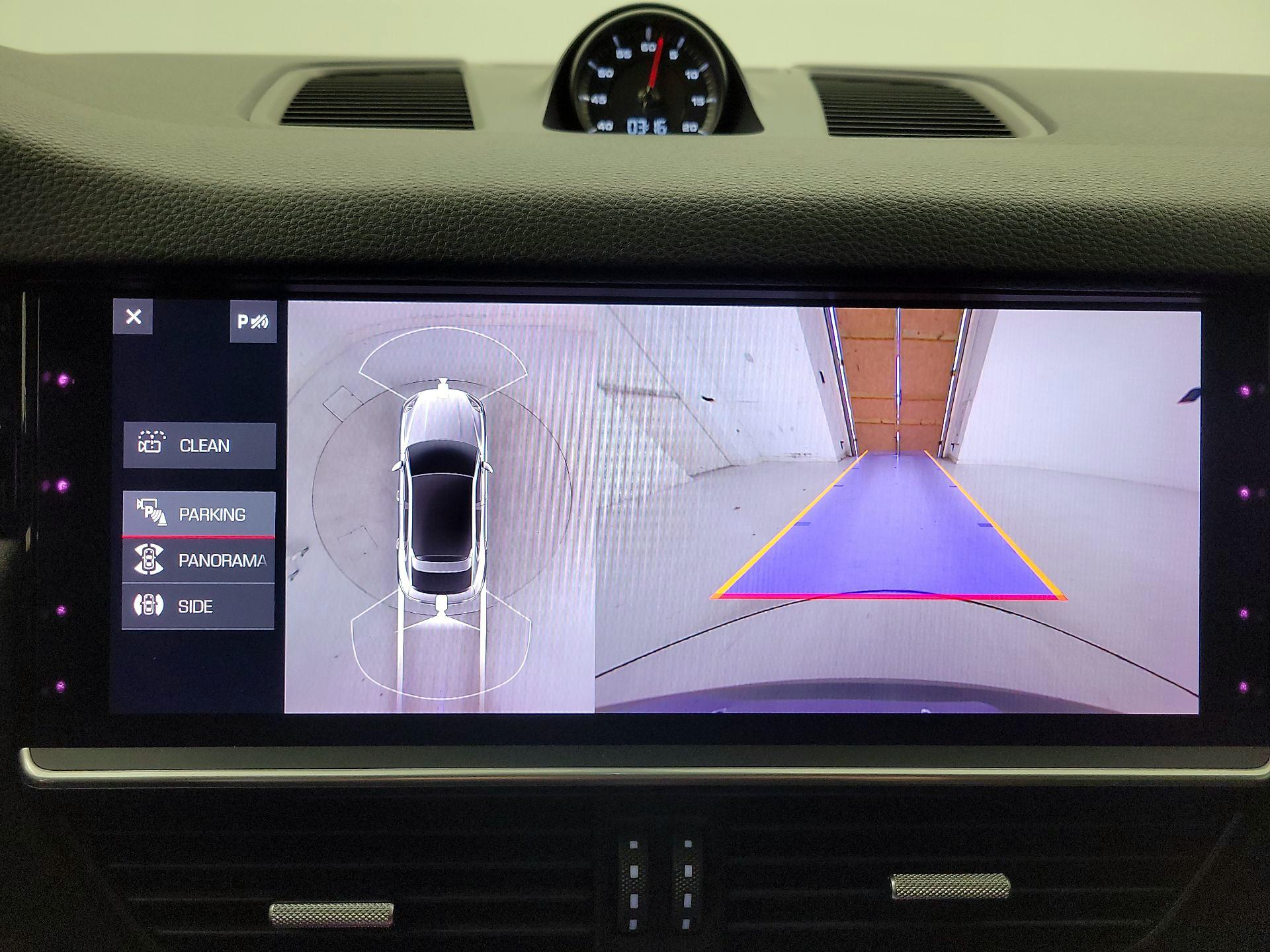 Thumbnail: 2020 Porsche Cayenne - 15