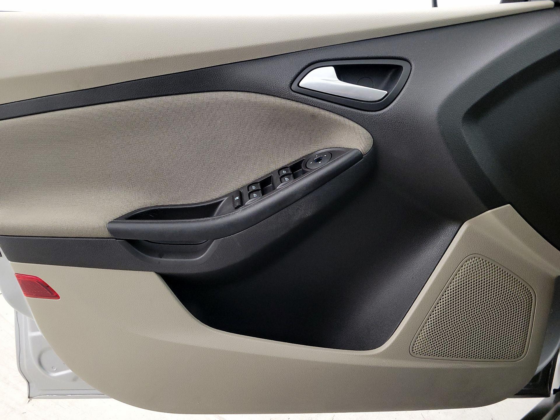 Thumbnail: 2014 Ford Focus - 12