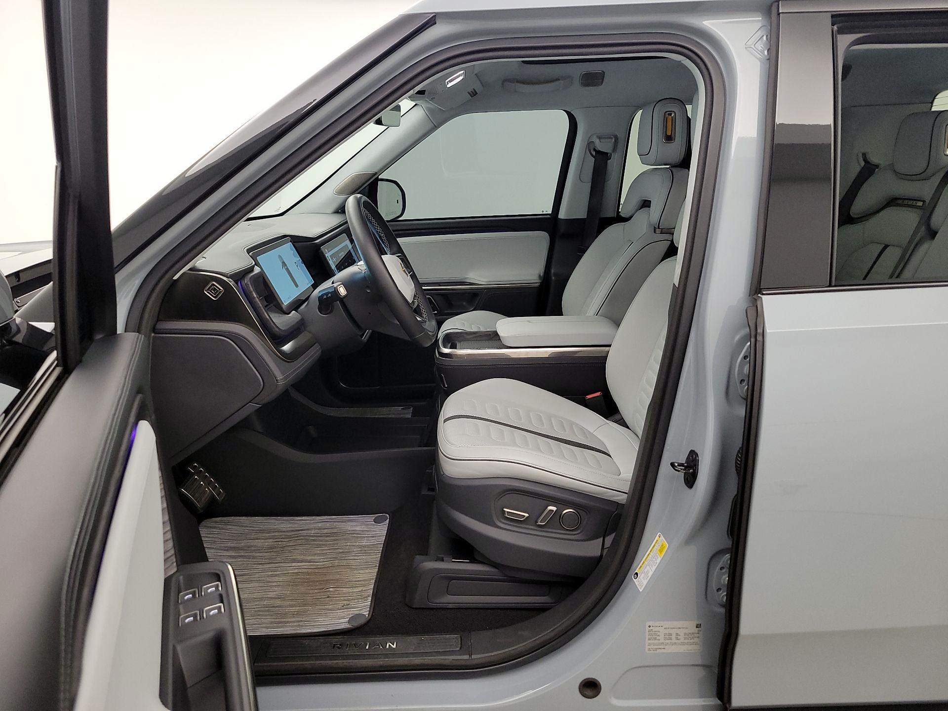 Thumbnail: 2023 Rivian R1T - 11