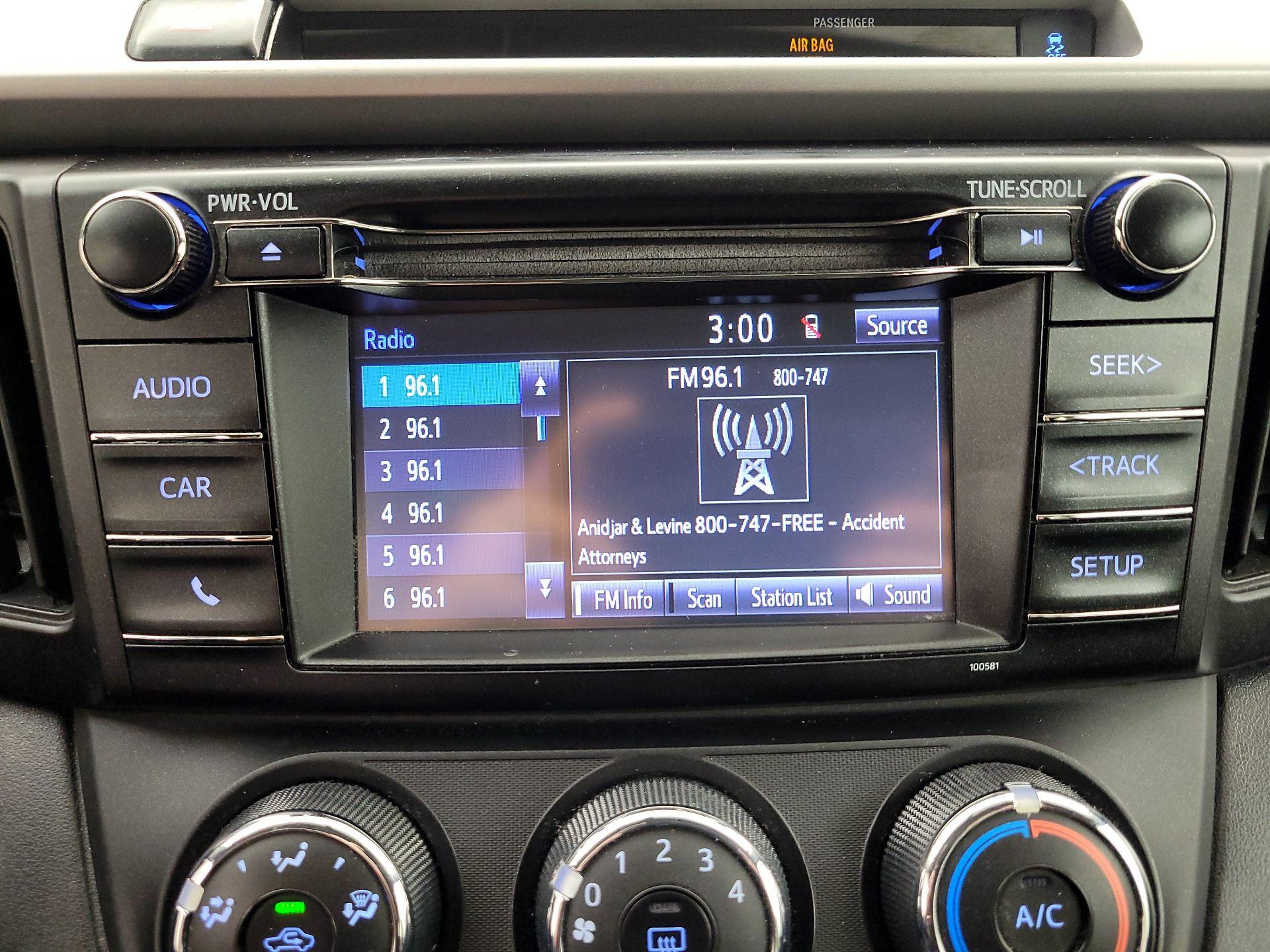 Thumbnail: 2016 Toyota RAV4 - 15