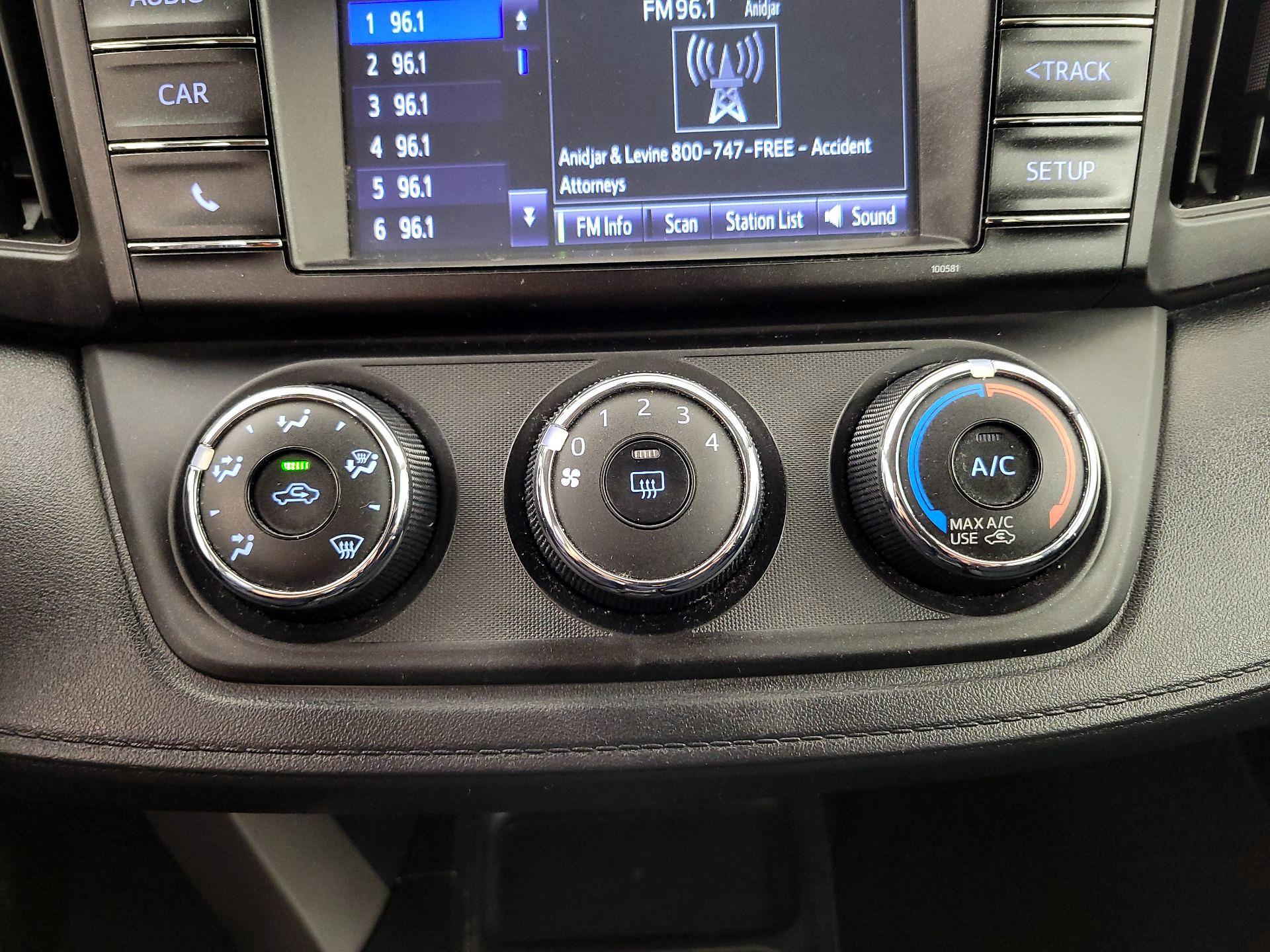 Thumbnail: 2016 Toyota RAV4 - 16