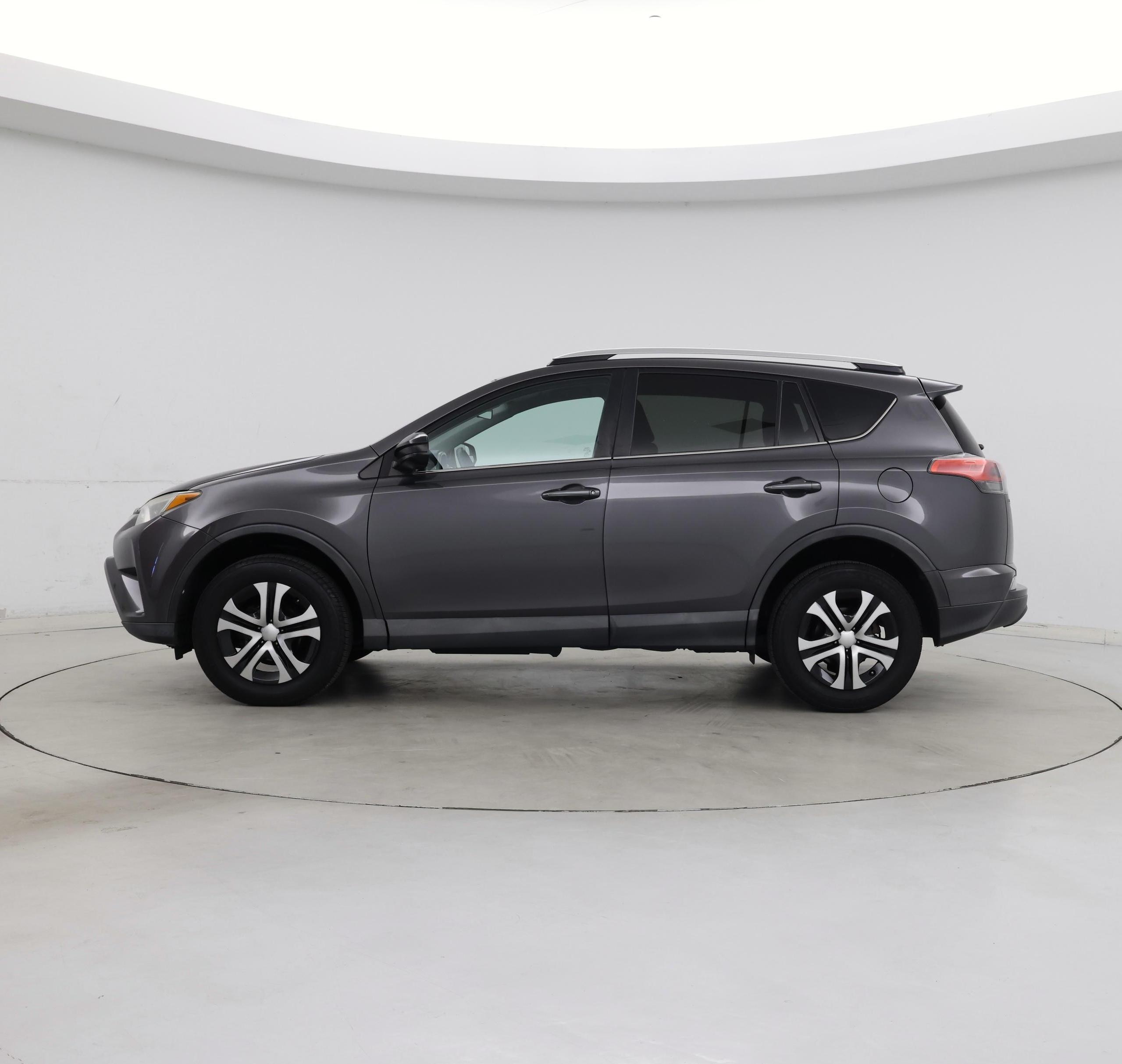 Thumbnail: 2016 Toyota RAV4 - 3