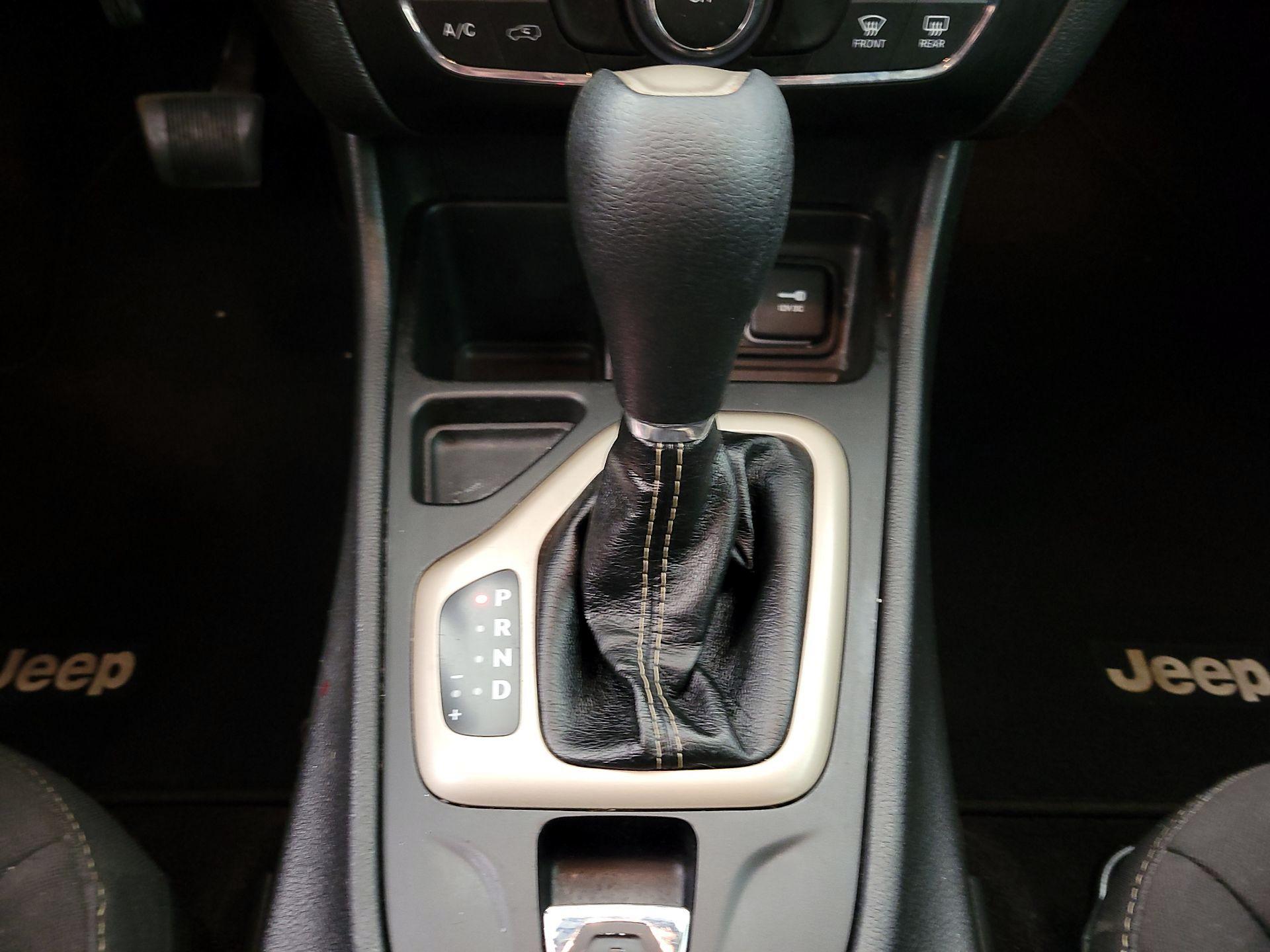 Thumbnail: 2017 Jeep Cherokee - 17