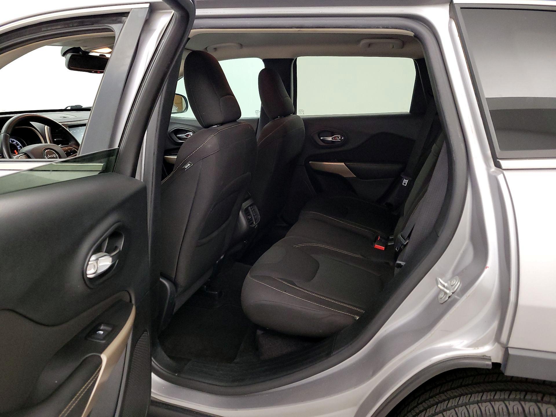 Thumbnail: 2017 Jeep Cherokee - 19