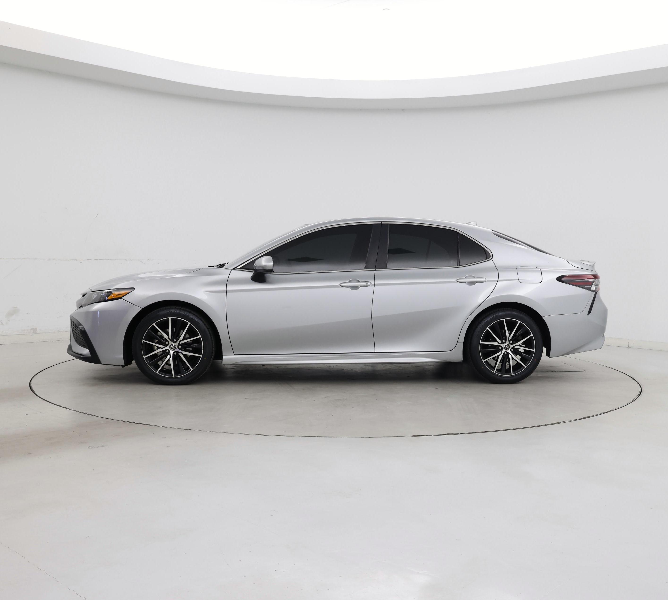 Thumbnail: 2021 Toyota Camry - 3