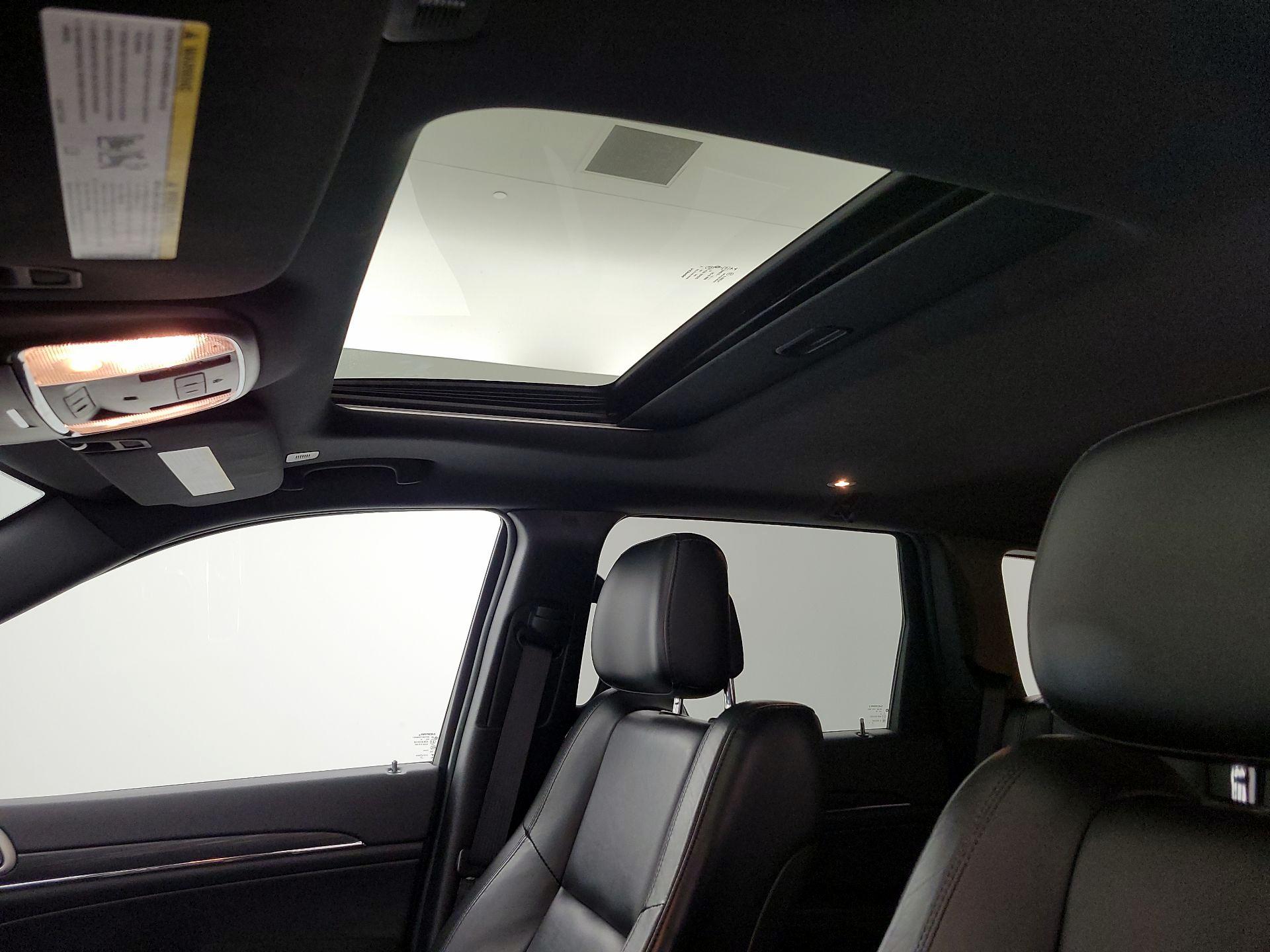 Thumbnail: 2020 Jeep Grand Cherokee - 20