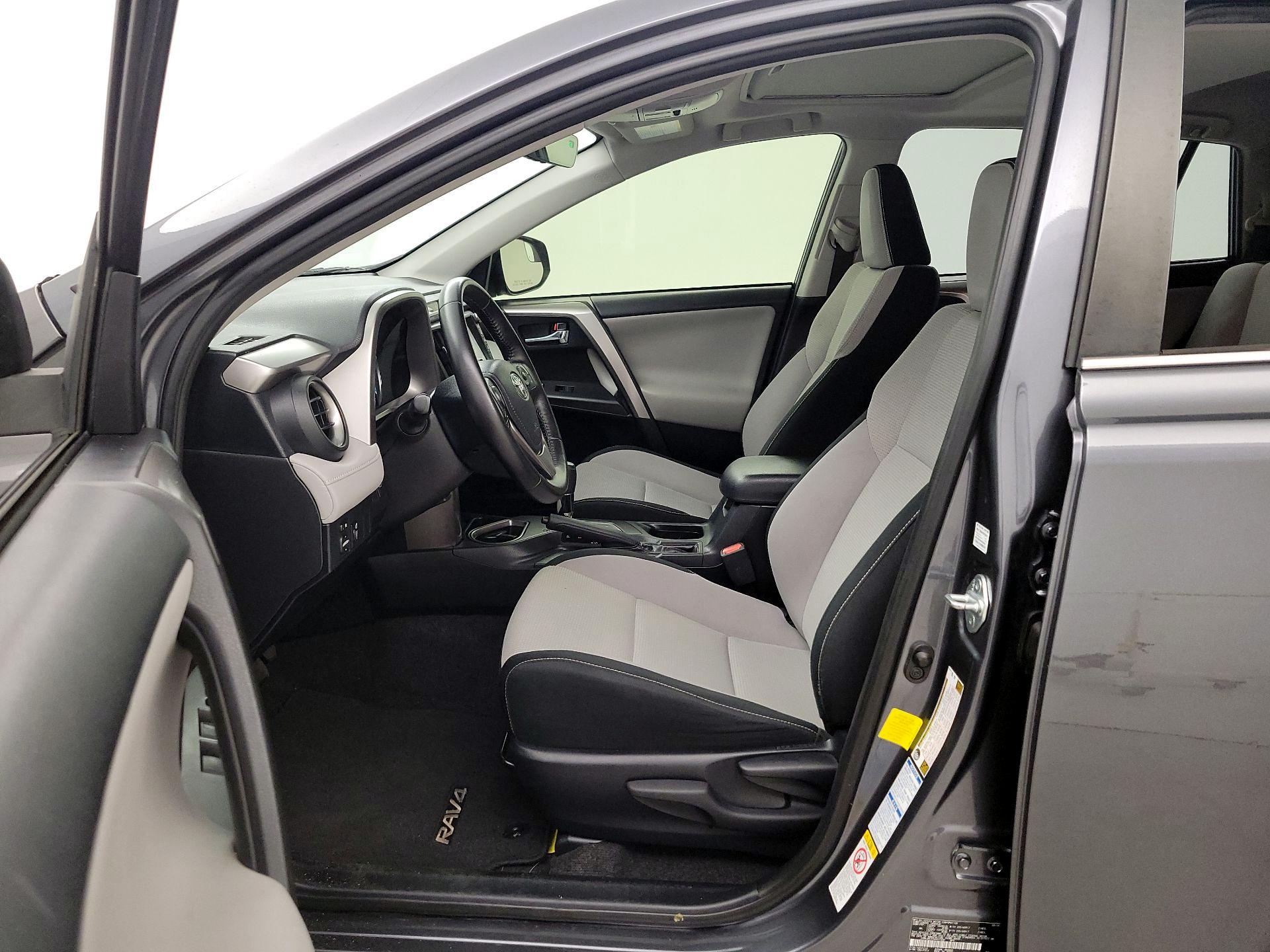 Thumbnail: 2016 Toyota RAV4 - 11