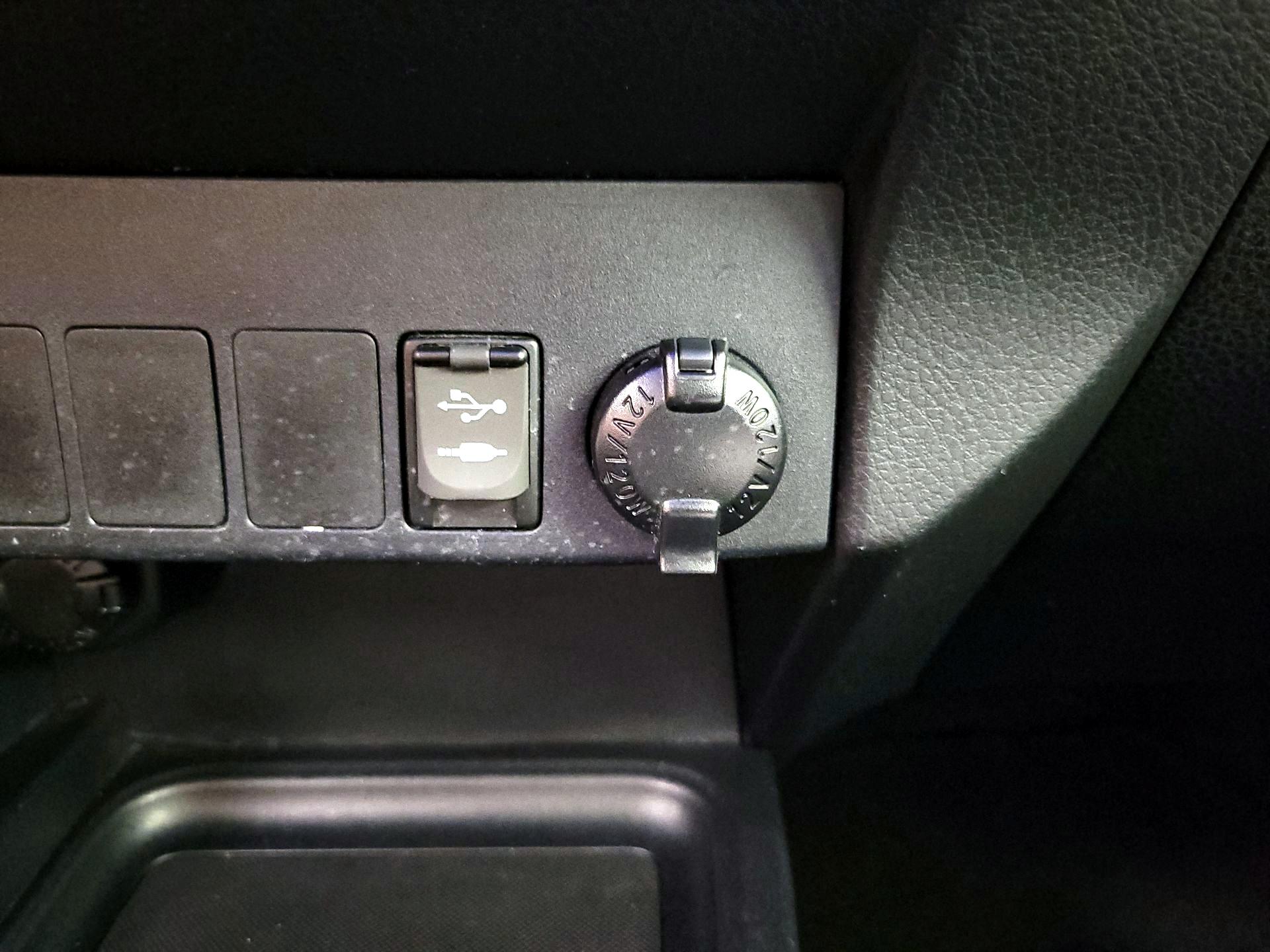 Thumbnail: 2016 Toyota RAV4 - 18