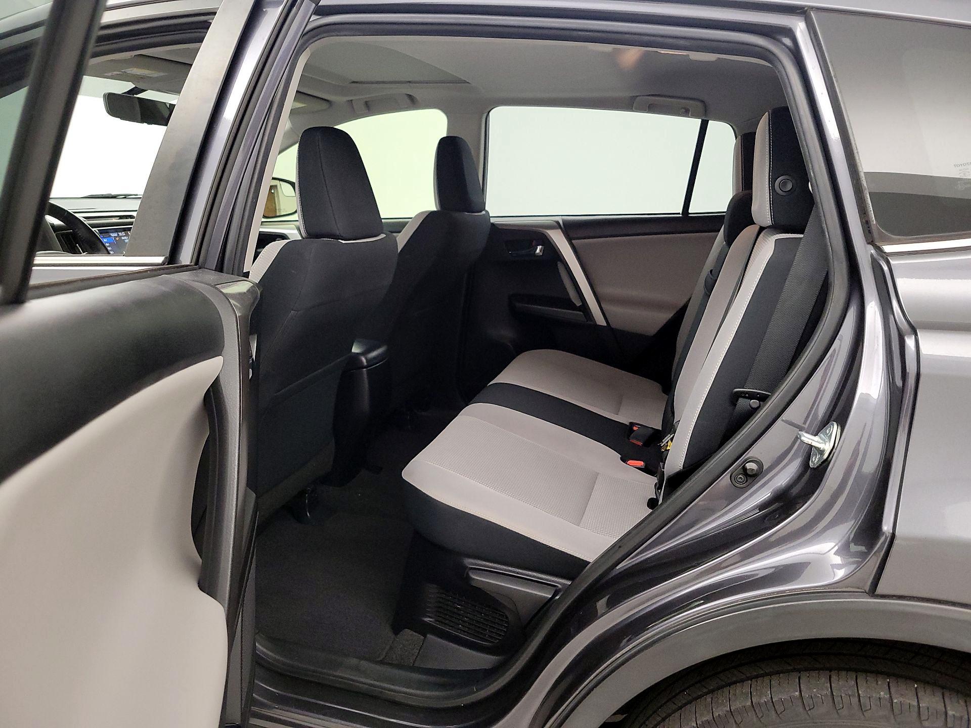 Thumbnail: 2016 Toyota RAV4 - 20