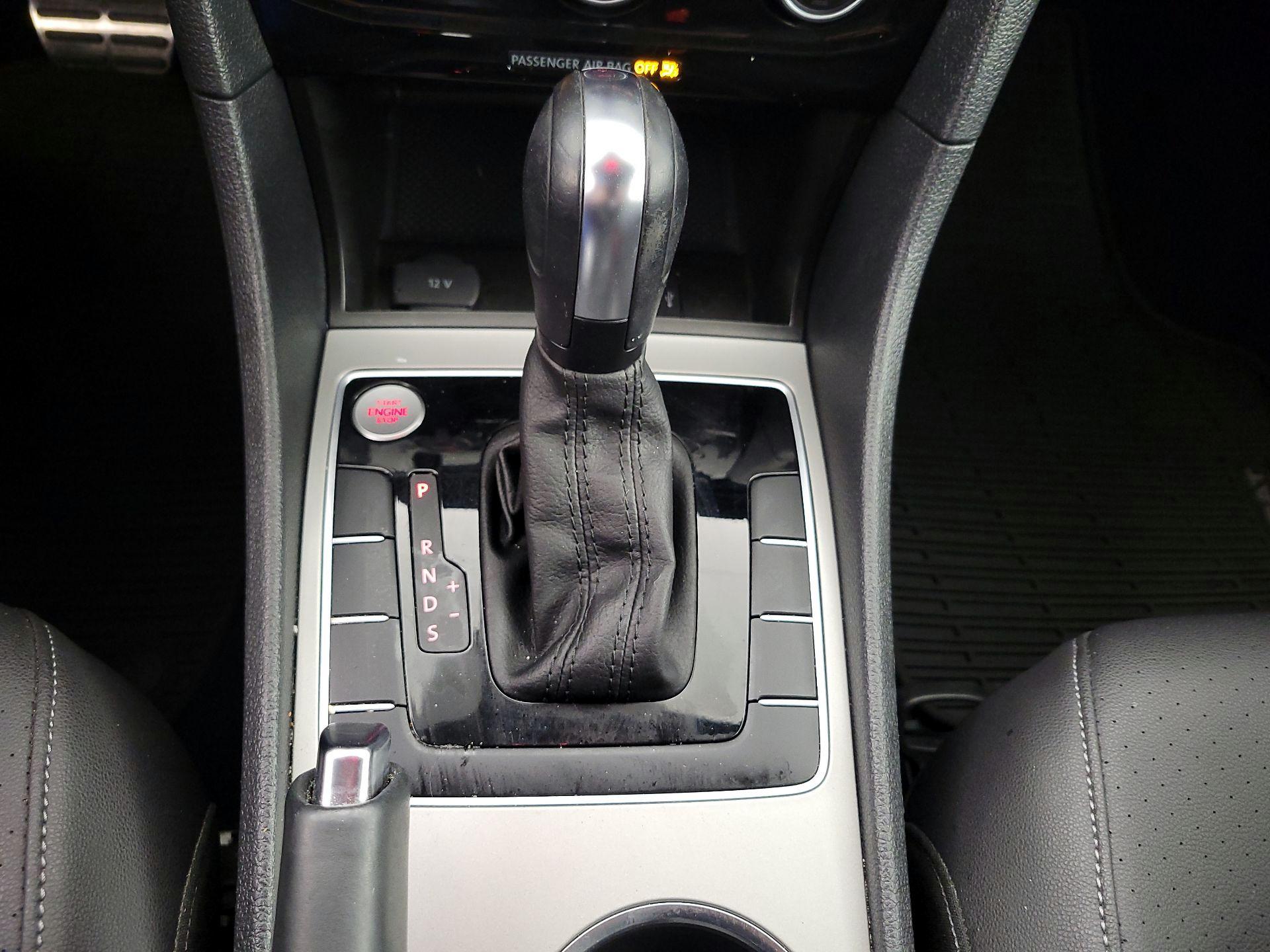 Thumbnail: 2021 Volkswagen Passat - 17