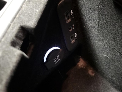 USB/AUX Ports