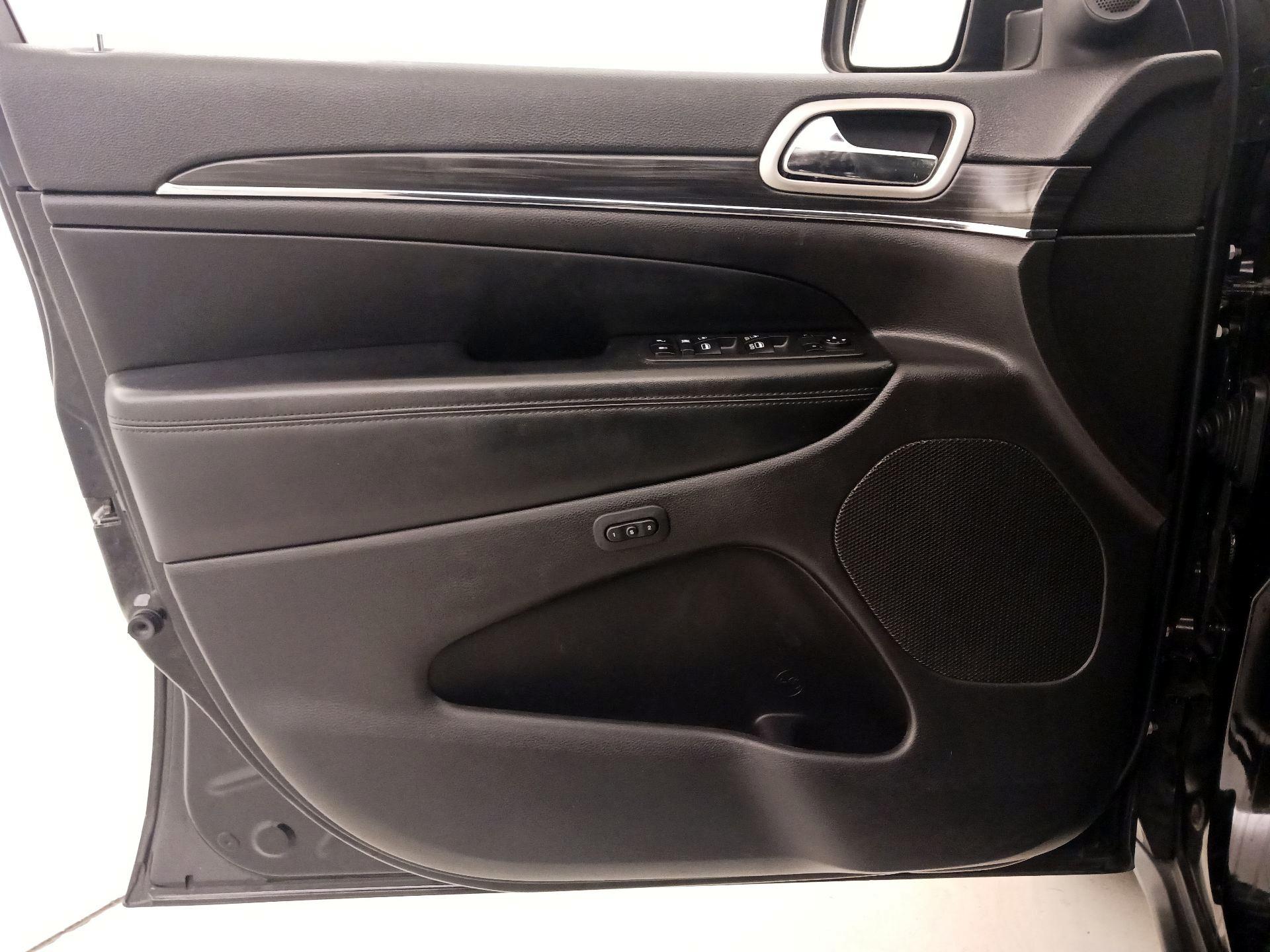 Thumbnail: 2020 Jeep Grand Cherokee - 12