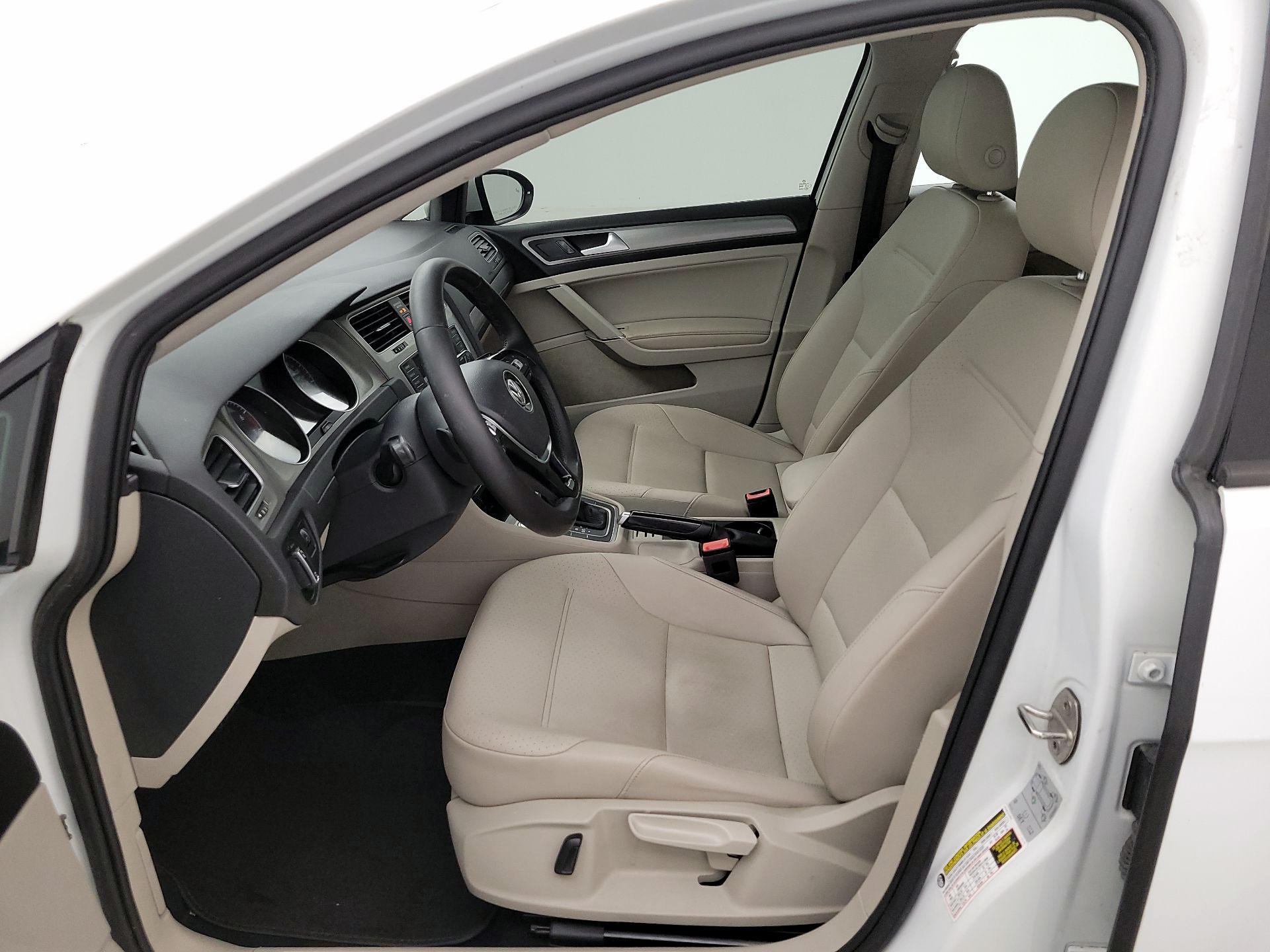 Thumbnail: 2017 Volkswagen Golf - 11