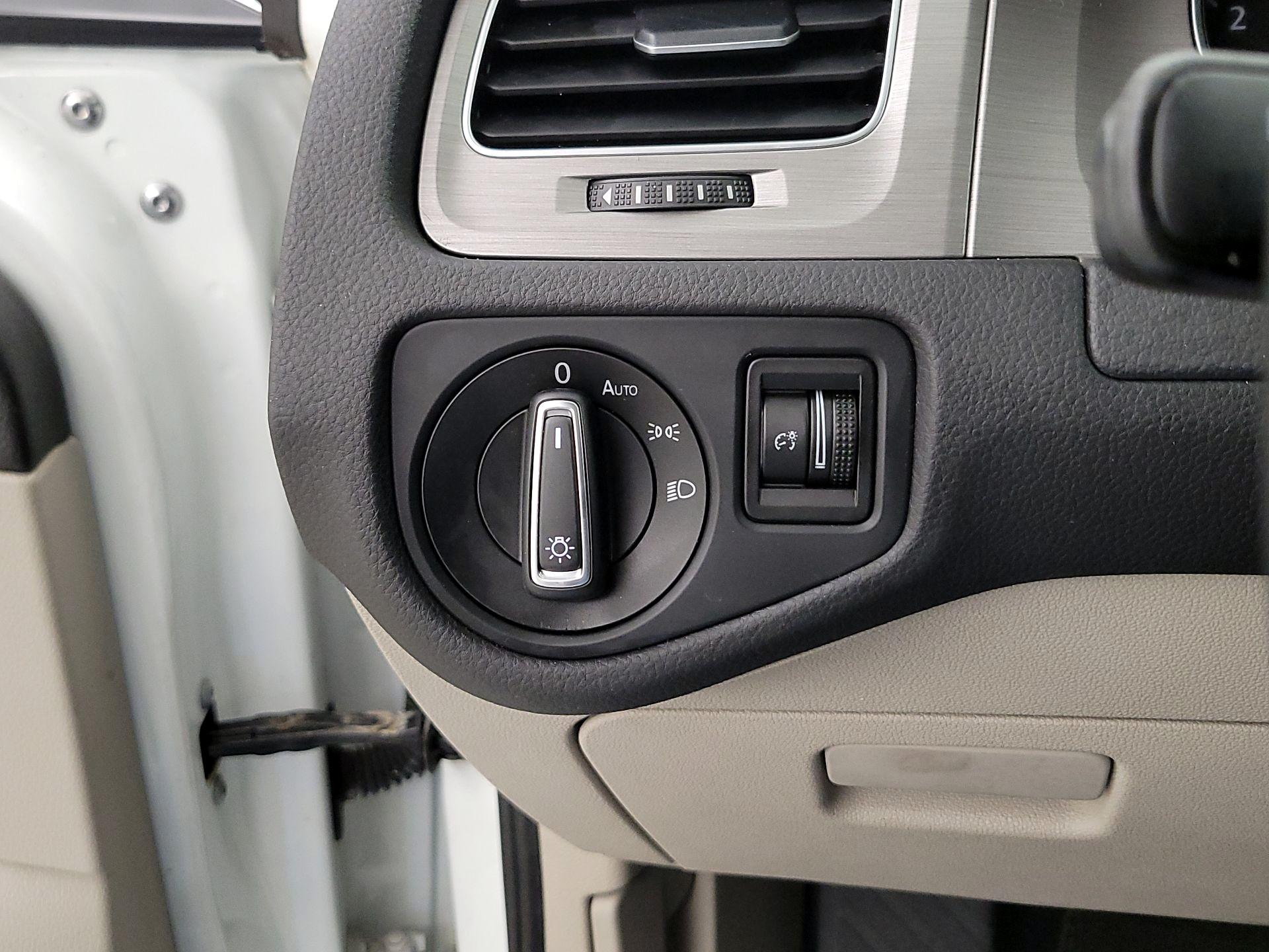 Thumbnail: 2017 Volkswagen Golf - 13