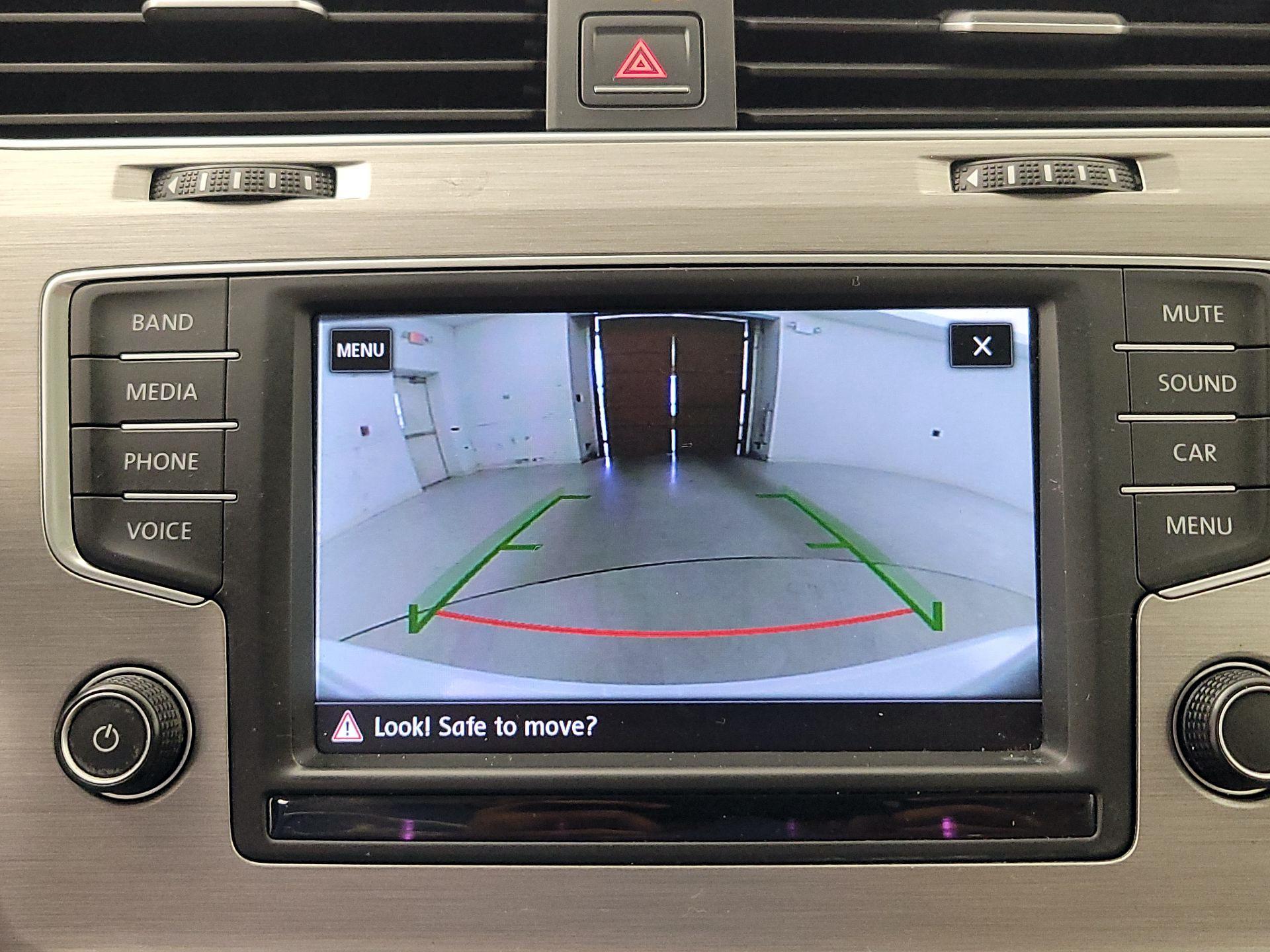 Thumbnail: 2017 Volkswagen Golf - 14