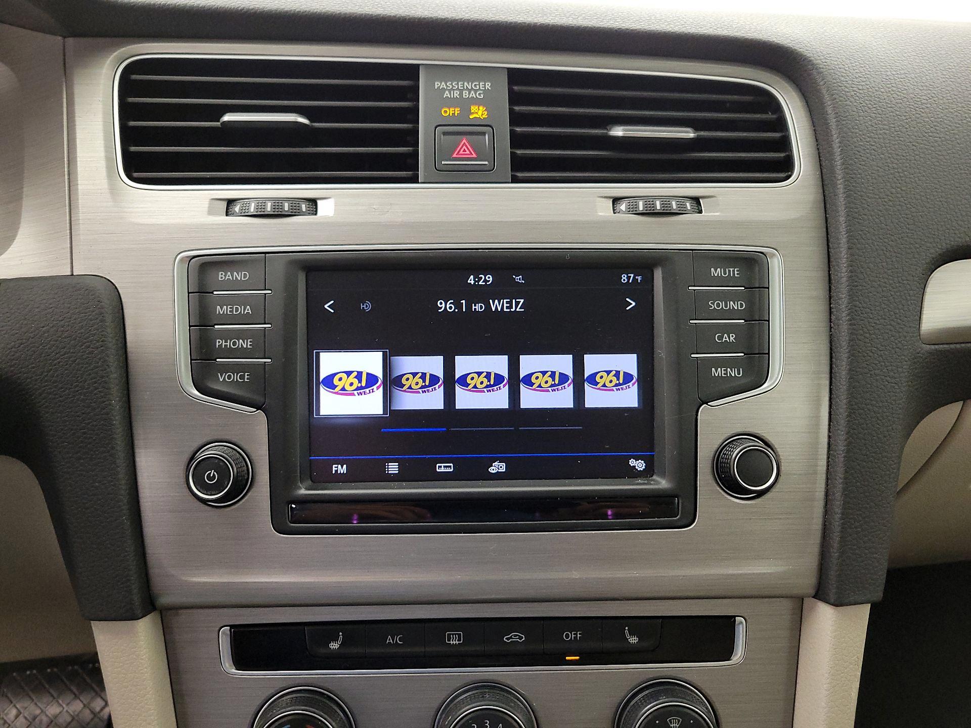 Thumbnail: 2017 Volkswagen Golf - 15