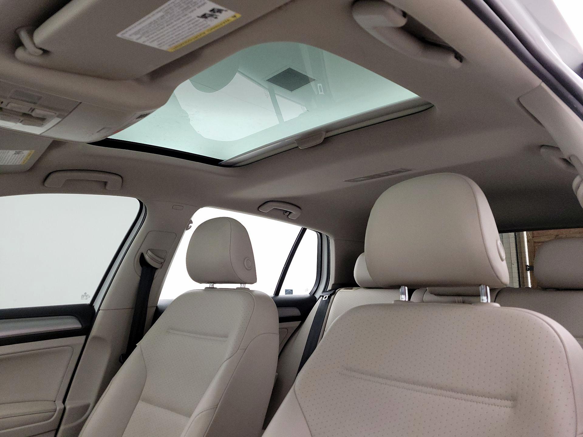 Thumbnail: 2017 Volkswagen Golf - 19