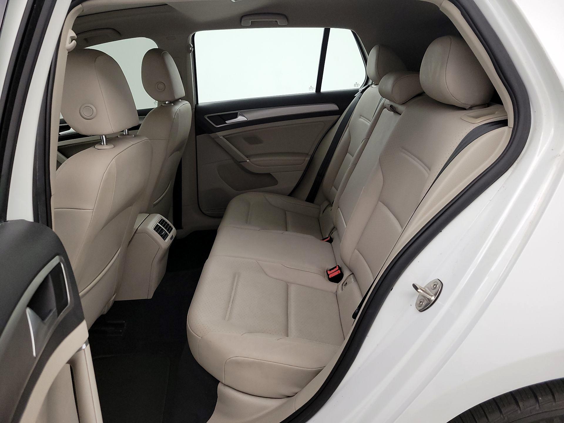 Thumbnail: 2017 Volkswagen Golf - 20