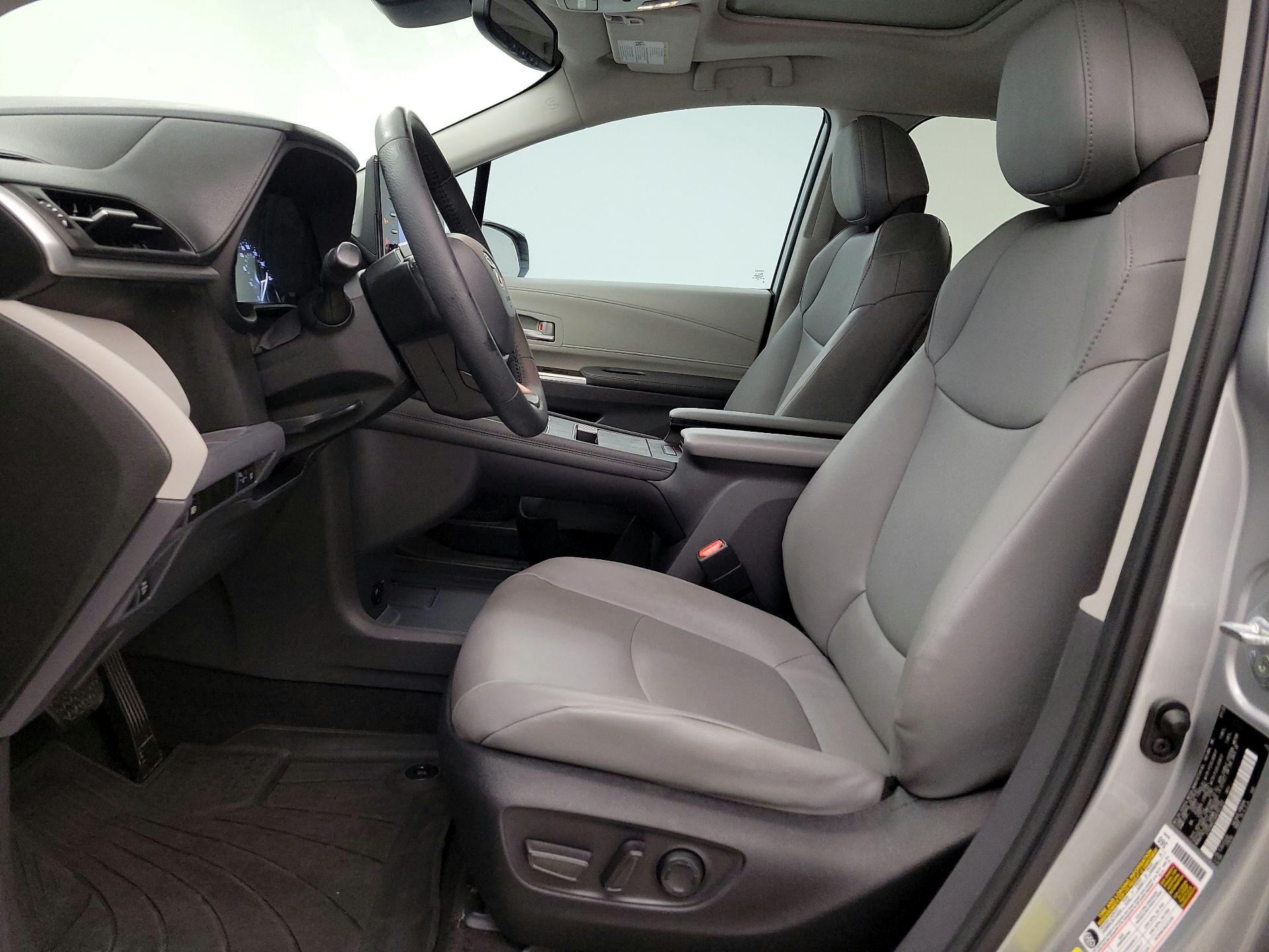 Thumbnail: 2022 Toyota Sienna - 11