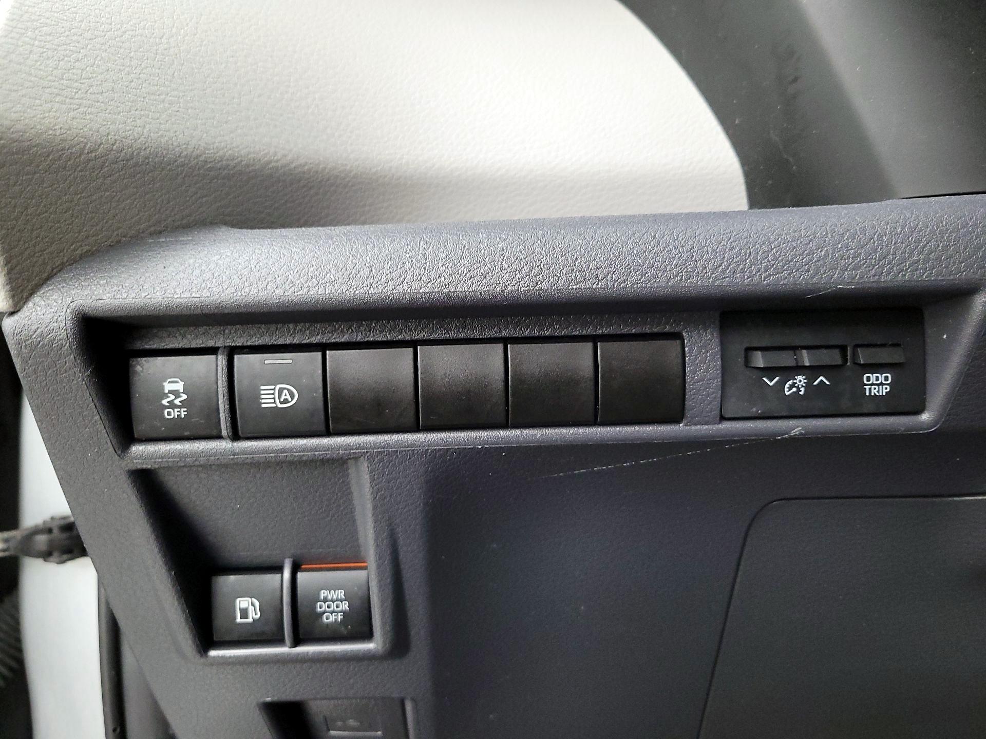 Thumbnail: 2022 Toyota Sienna - 13