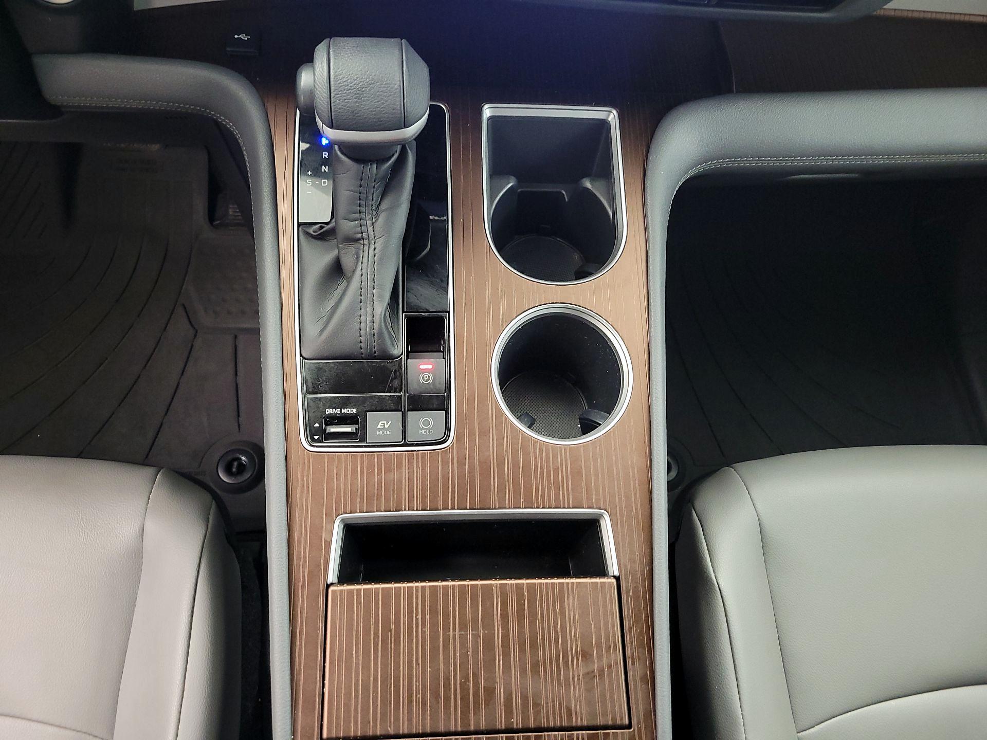 Thumbnail: 2022 Toyota Sienna - 17