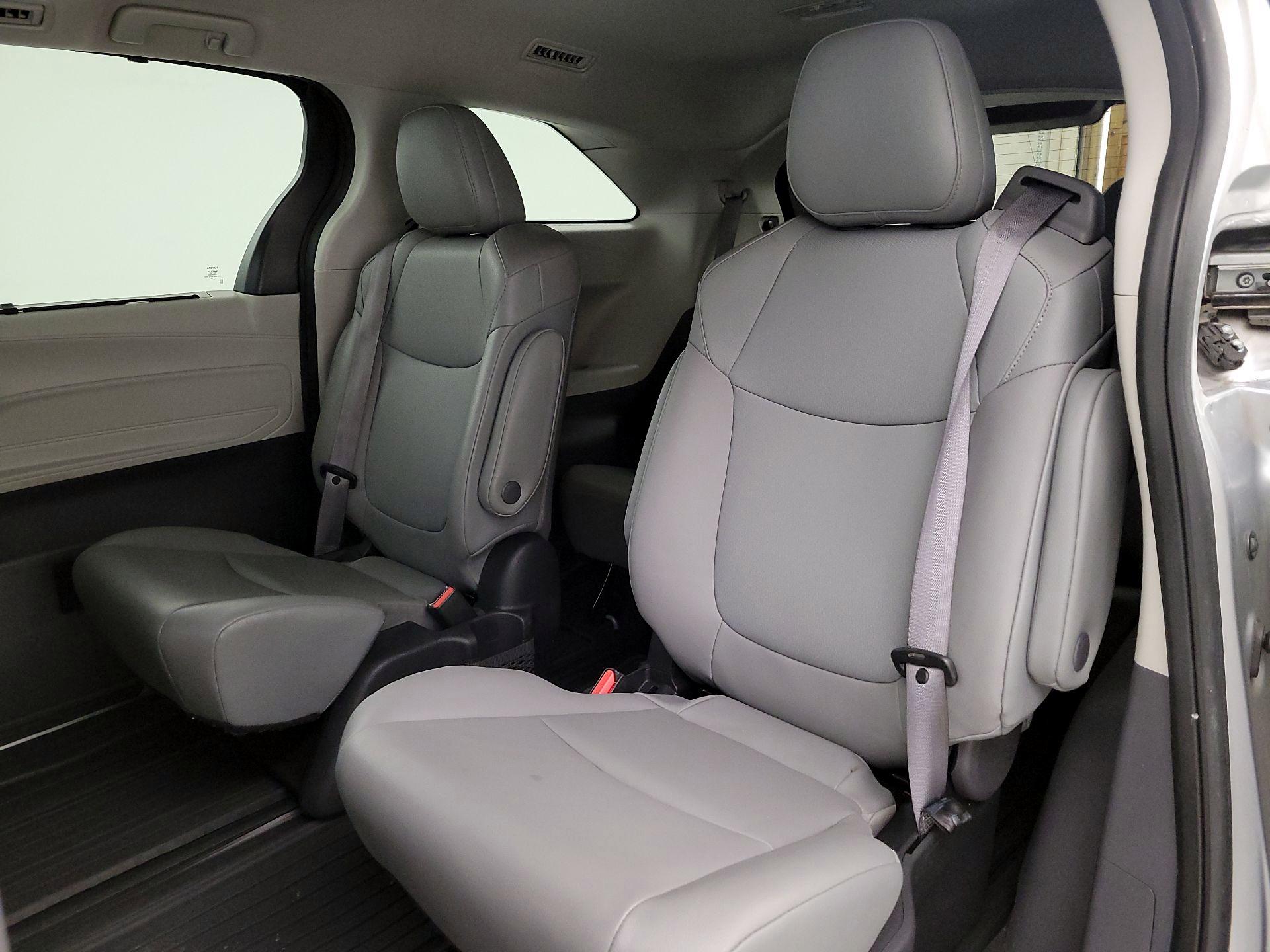 Thumbnail: 2022 Toyota Sienna - 20