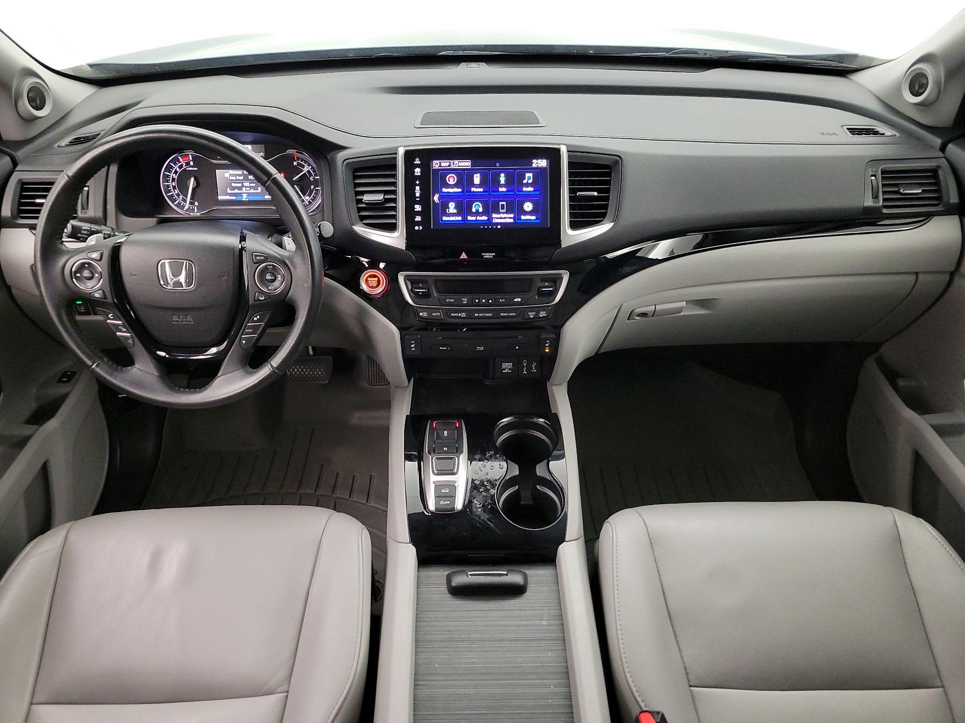 Thumbnail: 2017 Honda Pilot - 9