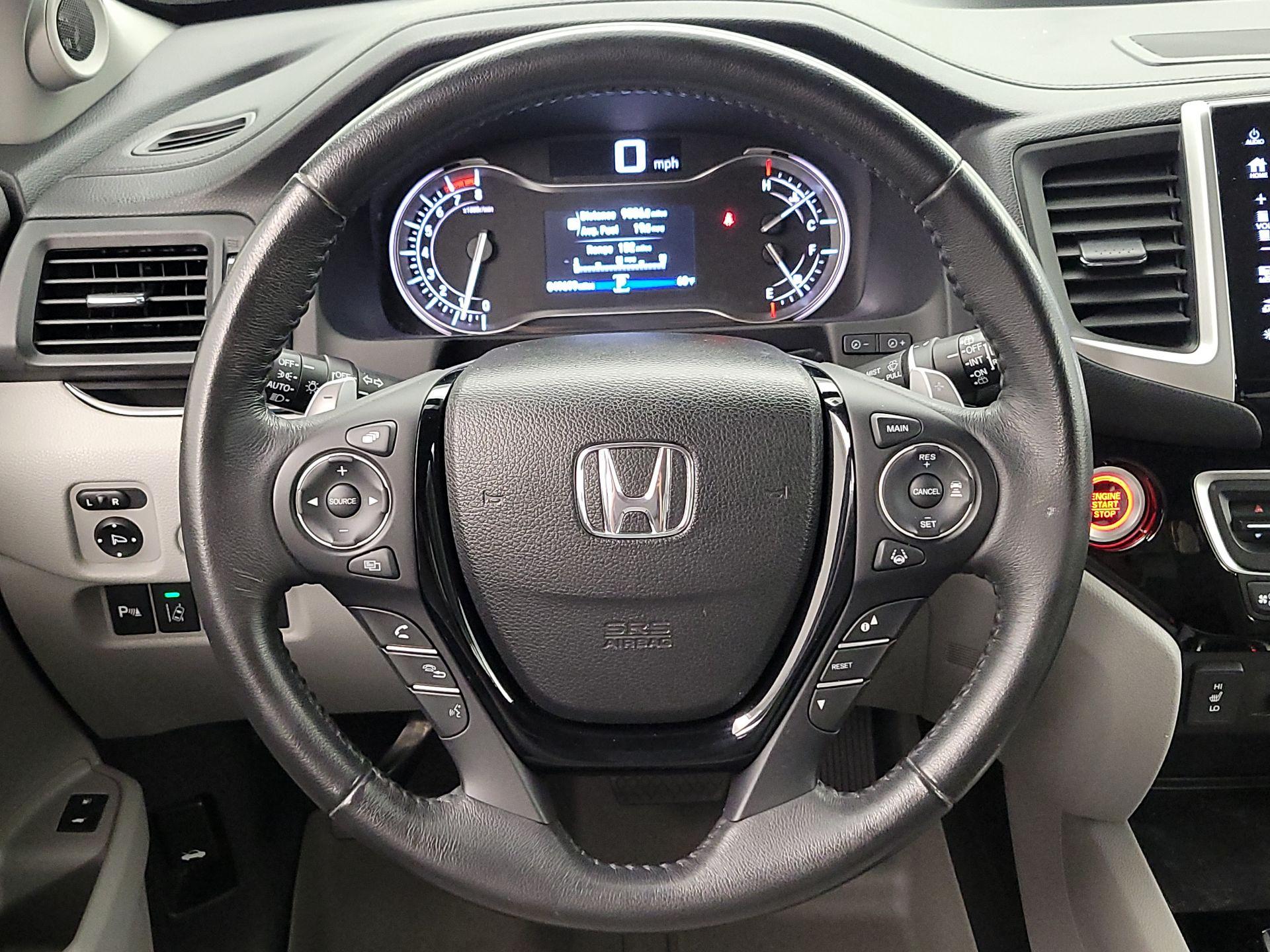 Thumbnail: 2017 Honda Pilot - 10