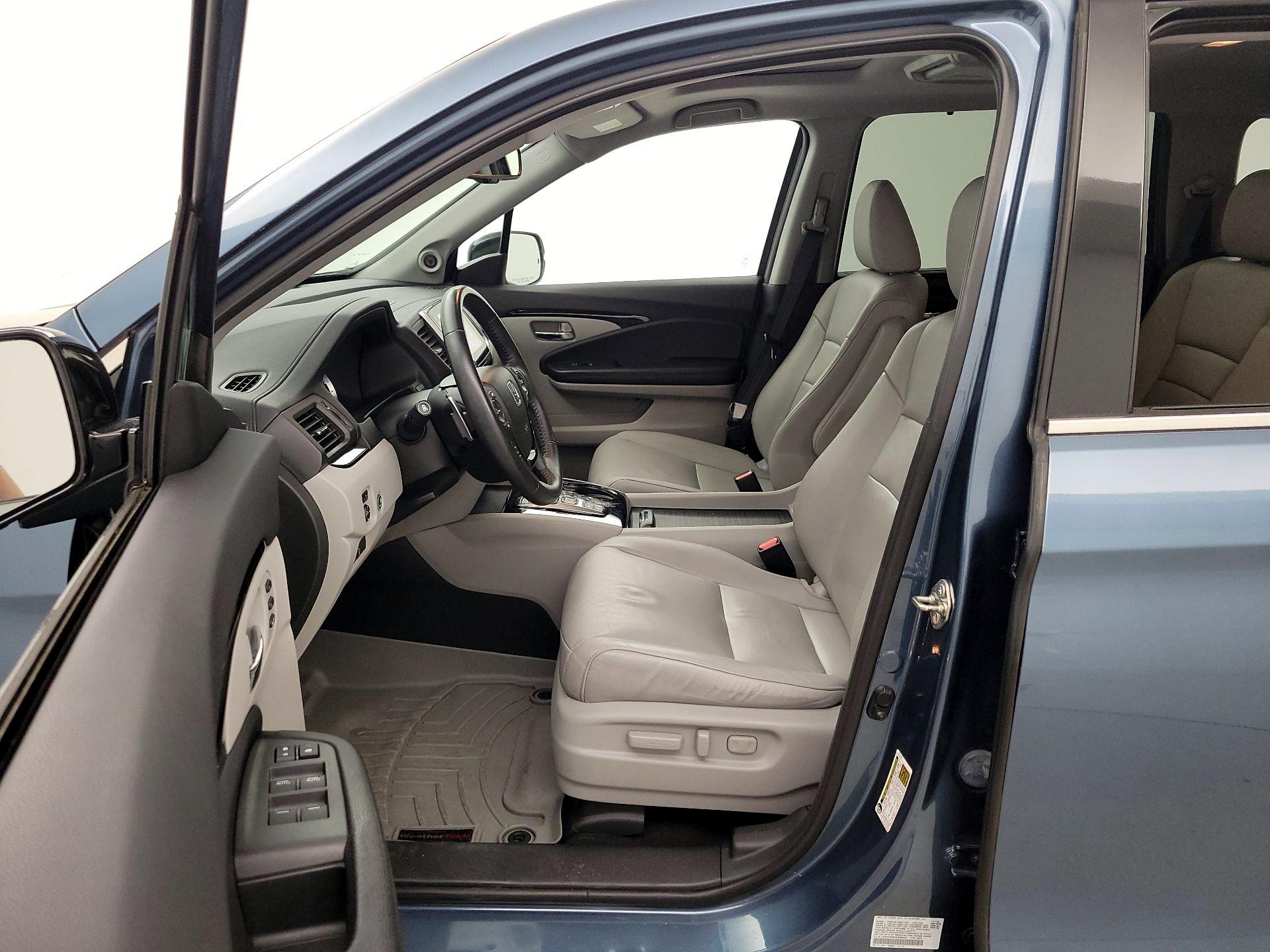 Thumbnail: 2017 Honda Pilot - 11