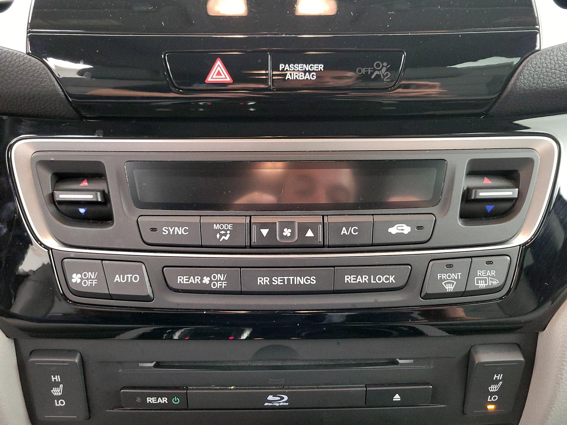 Thumbnail: 2017 Honda Pilot - 17