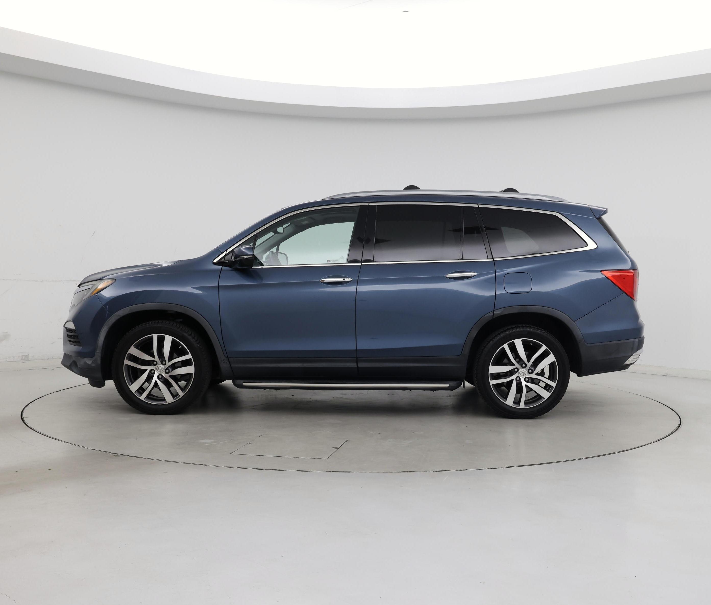 Thumbnail: 2017 Honda Pilot - 3