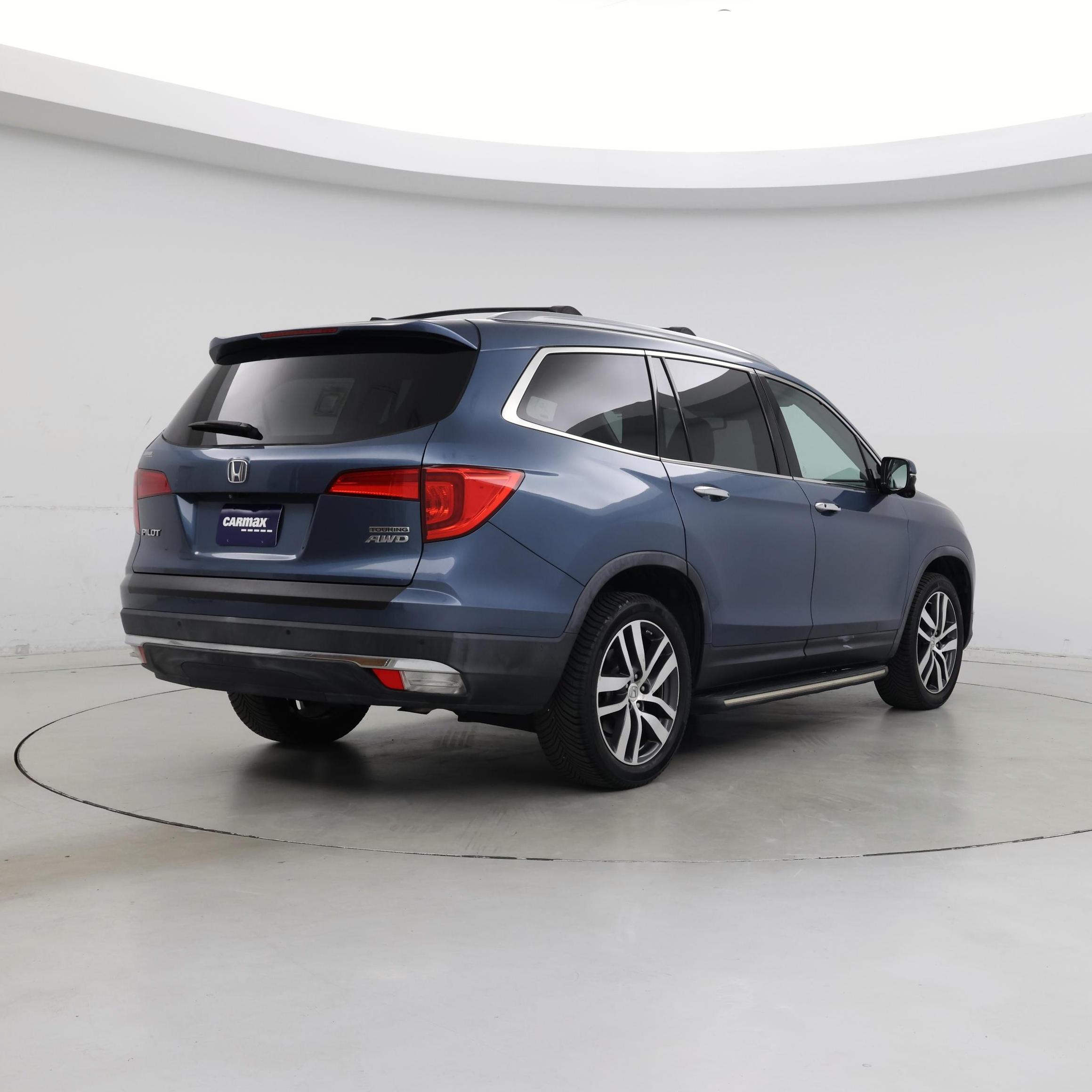 Thumbnail: 2017 Honda Pilot - 8