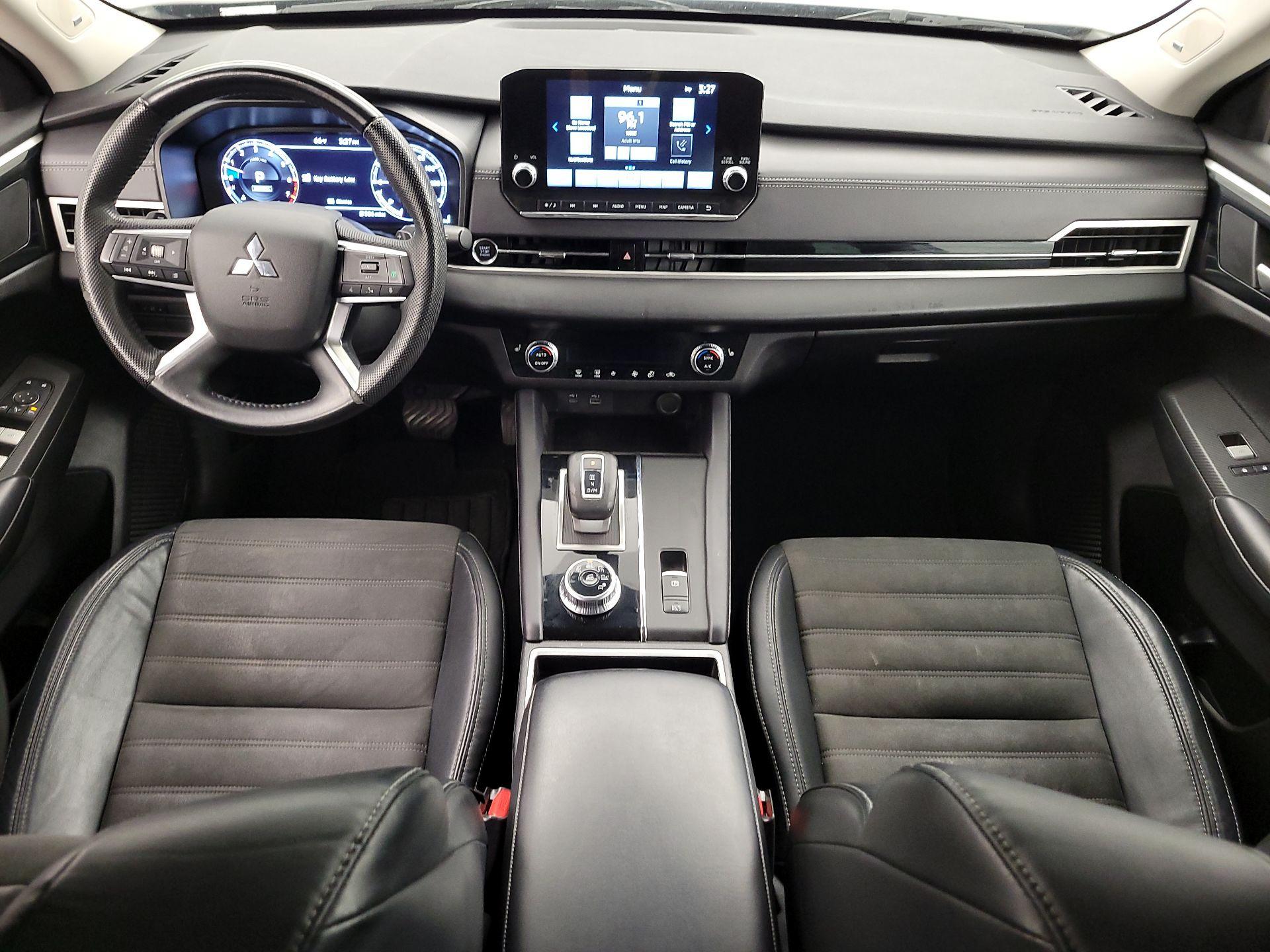 Thumbnail: 2023 Mitsubishi Outlander - 9