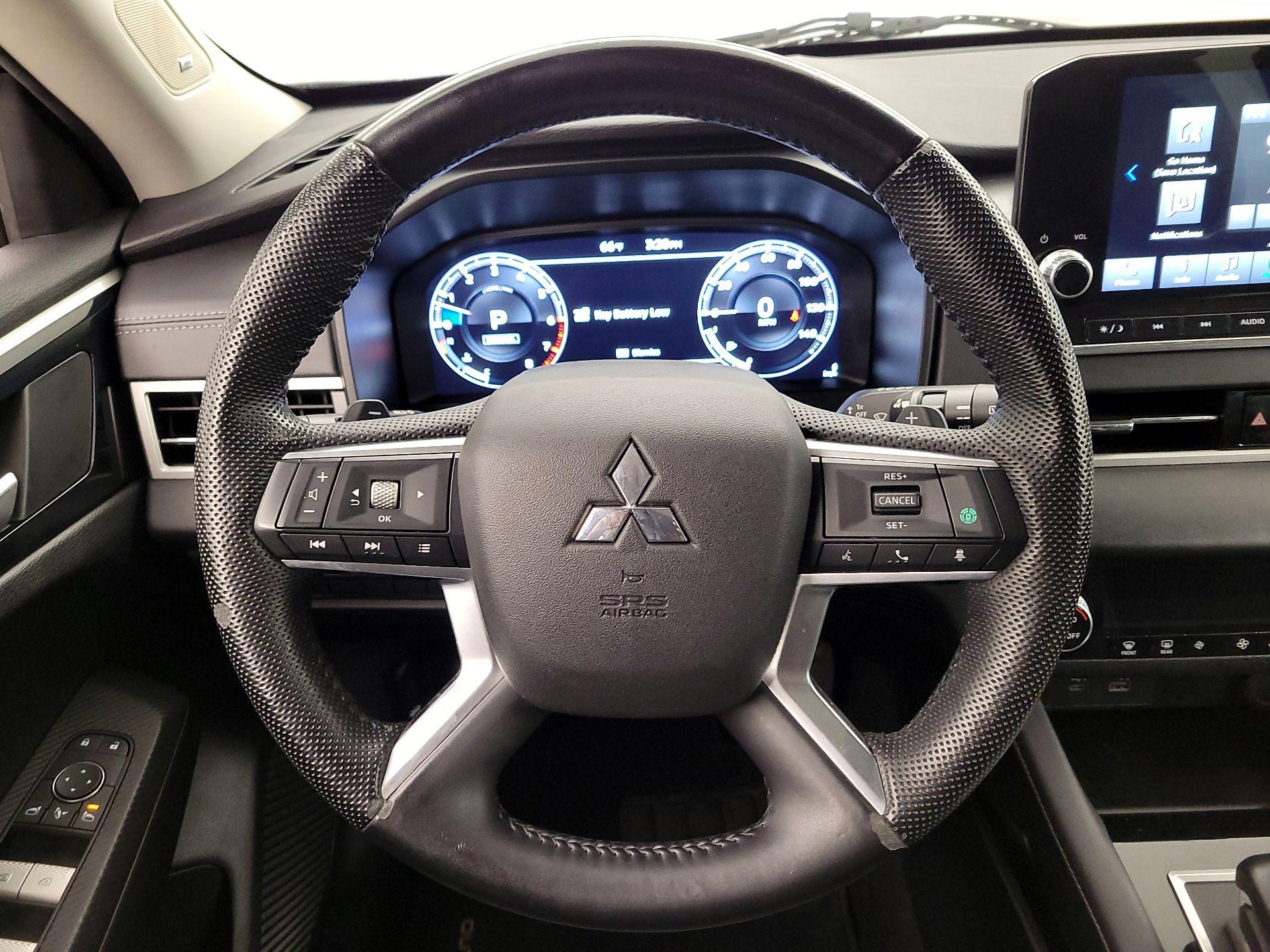 Thumbnail: 2023 Mitsubishi Outlander - 10