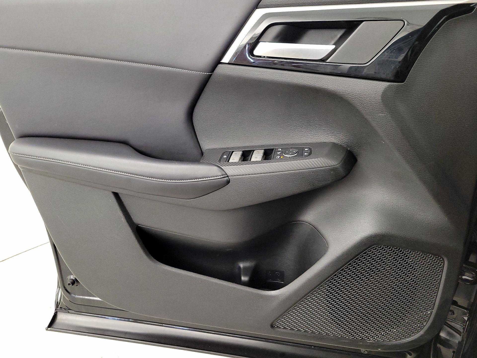 Thumbnail: 2023 Mitsubishi Outlander - 12