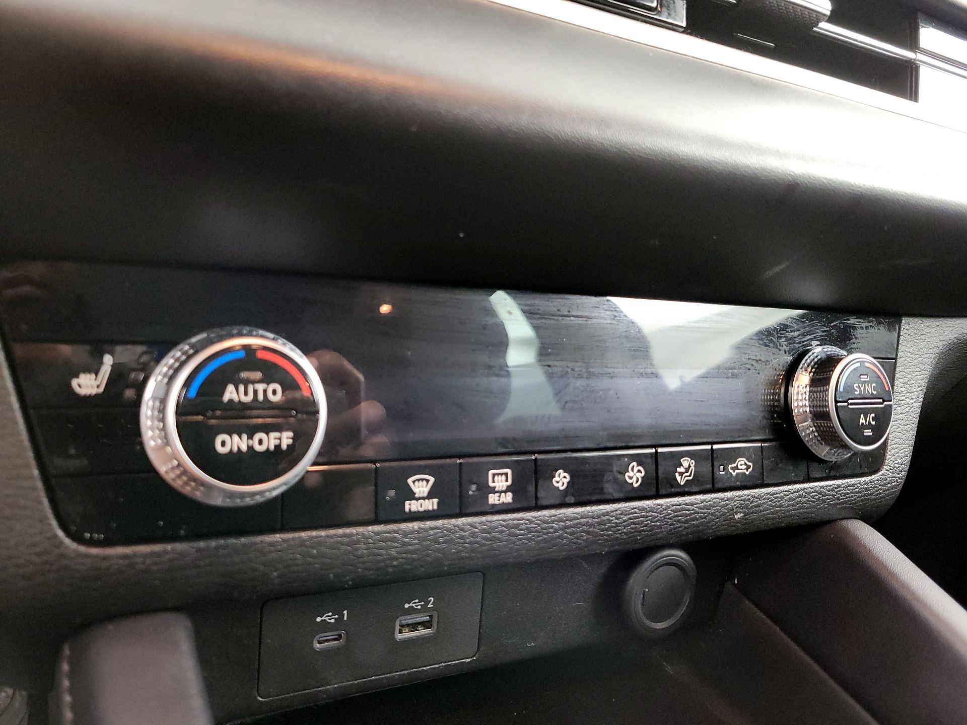 Thumbnail: 2023 Mitsubishi Outlander - 17