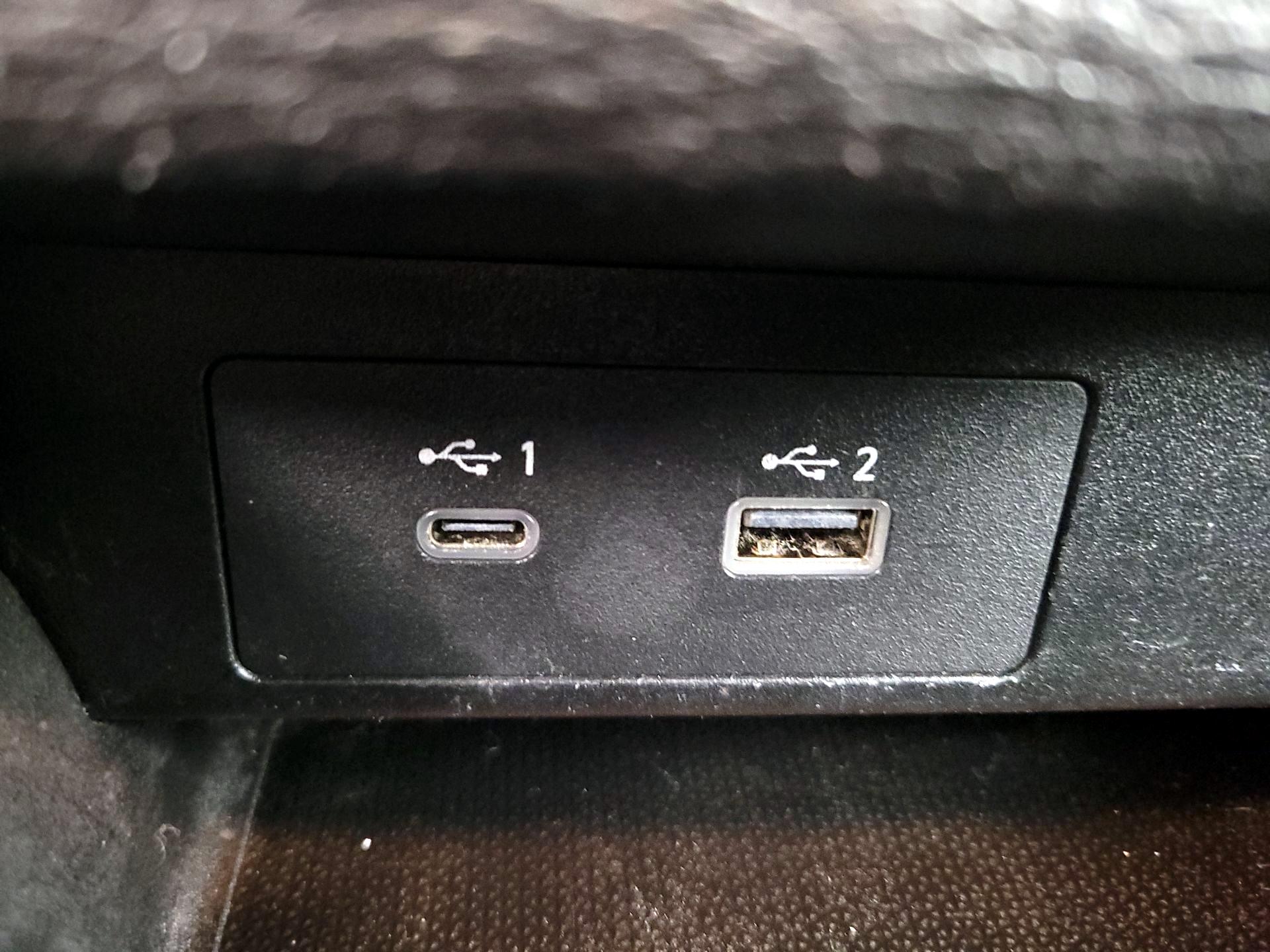 Thumbnail: 2023 Mitsubishi Outlander - 19