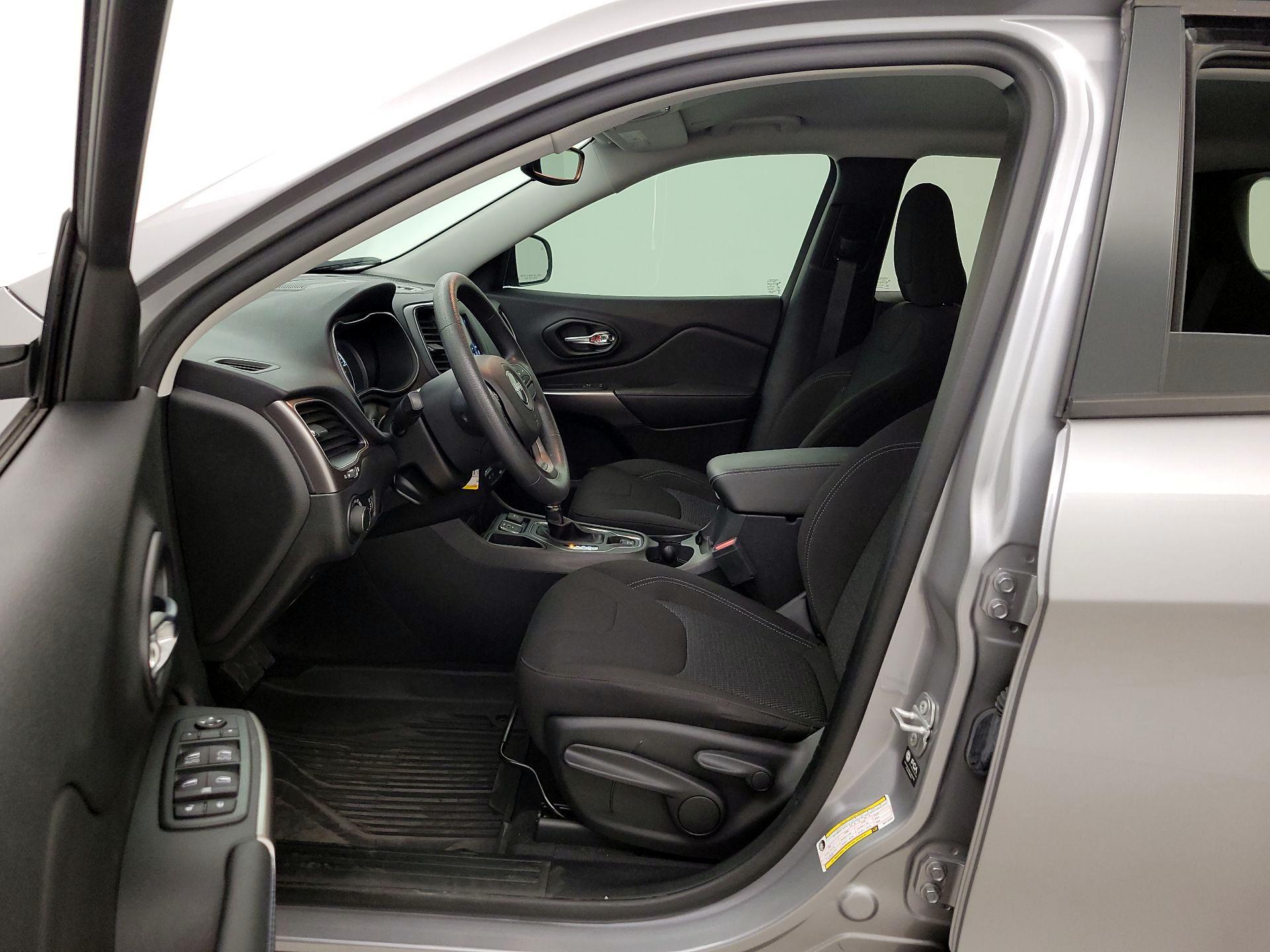 Thumbnail: 2021 Jeep Cherokee - 11