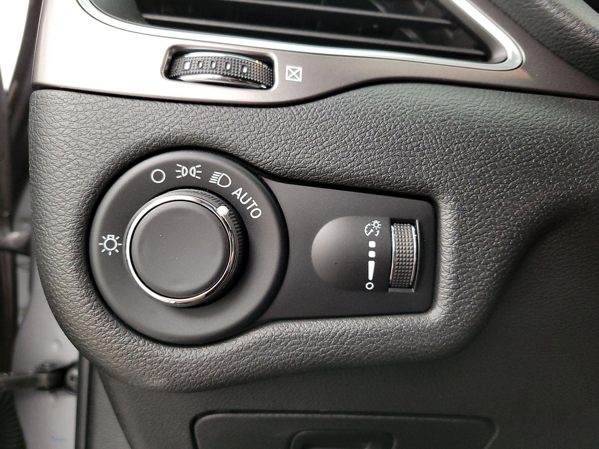 Thumbnail: 2021 Jeep Cherokee - 13