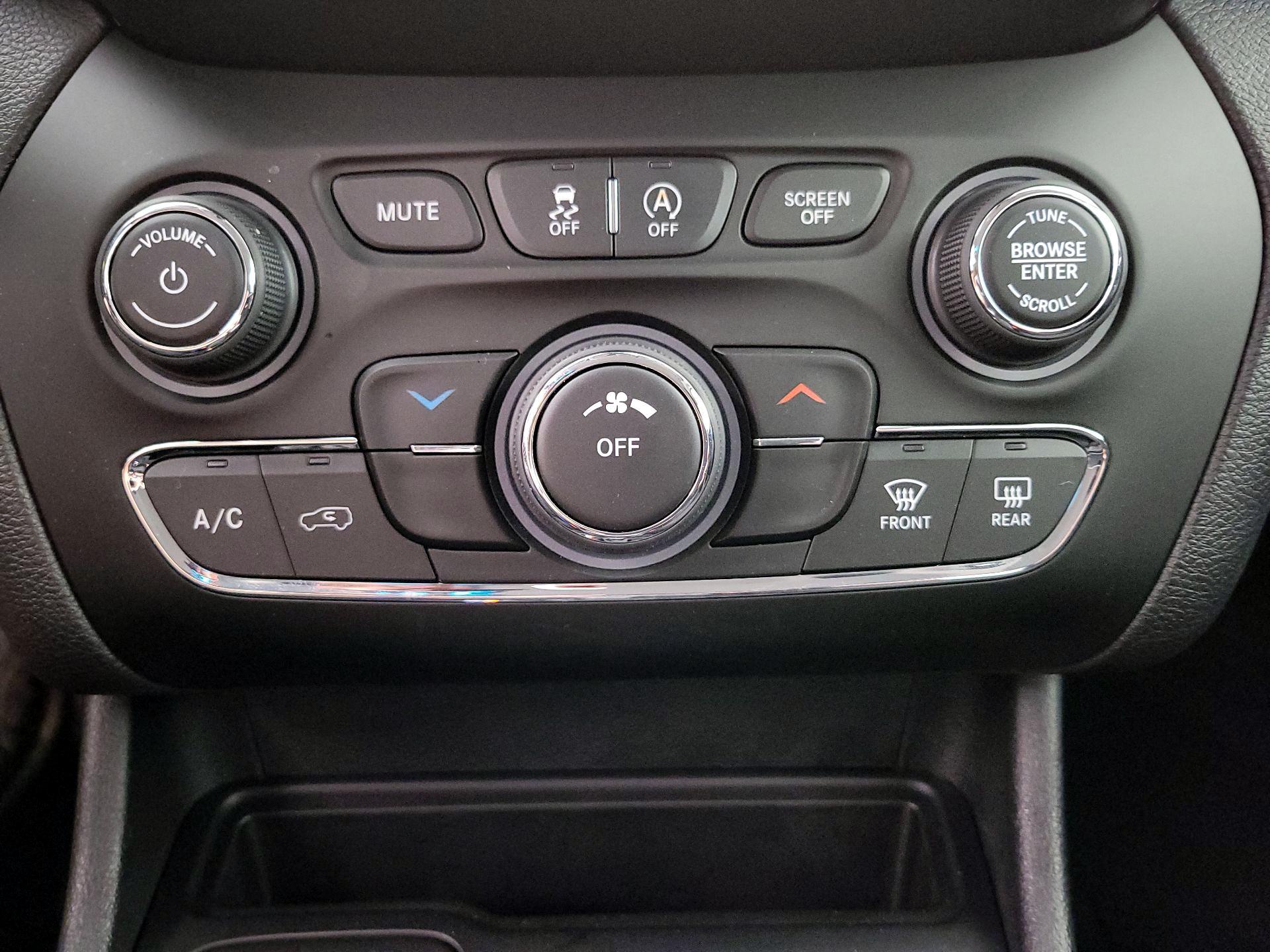 Thumbnail: 2021 Jeep Cherokee - 16