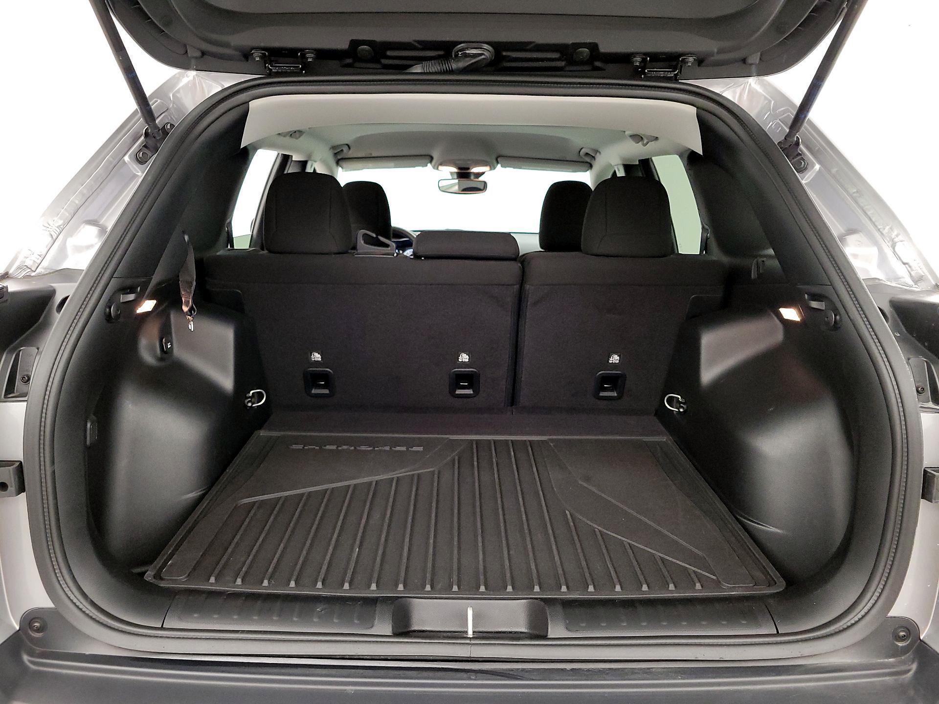 Thumbnail: 2021 Jeep Cherokee - 20