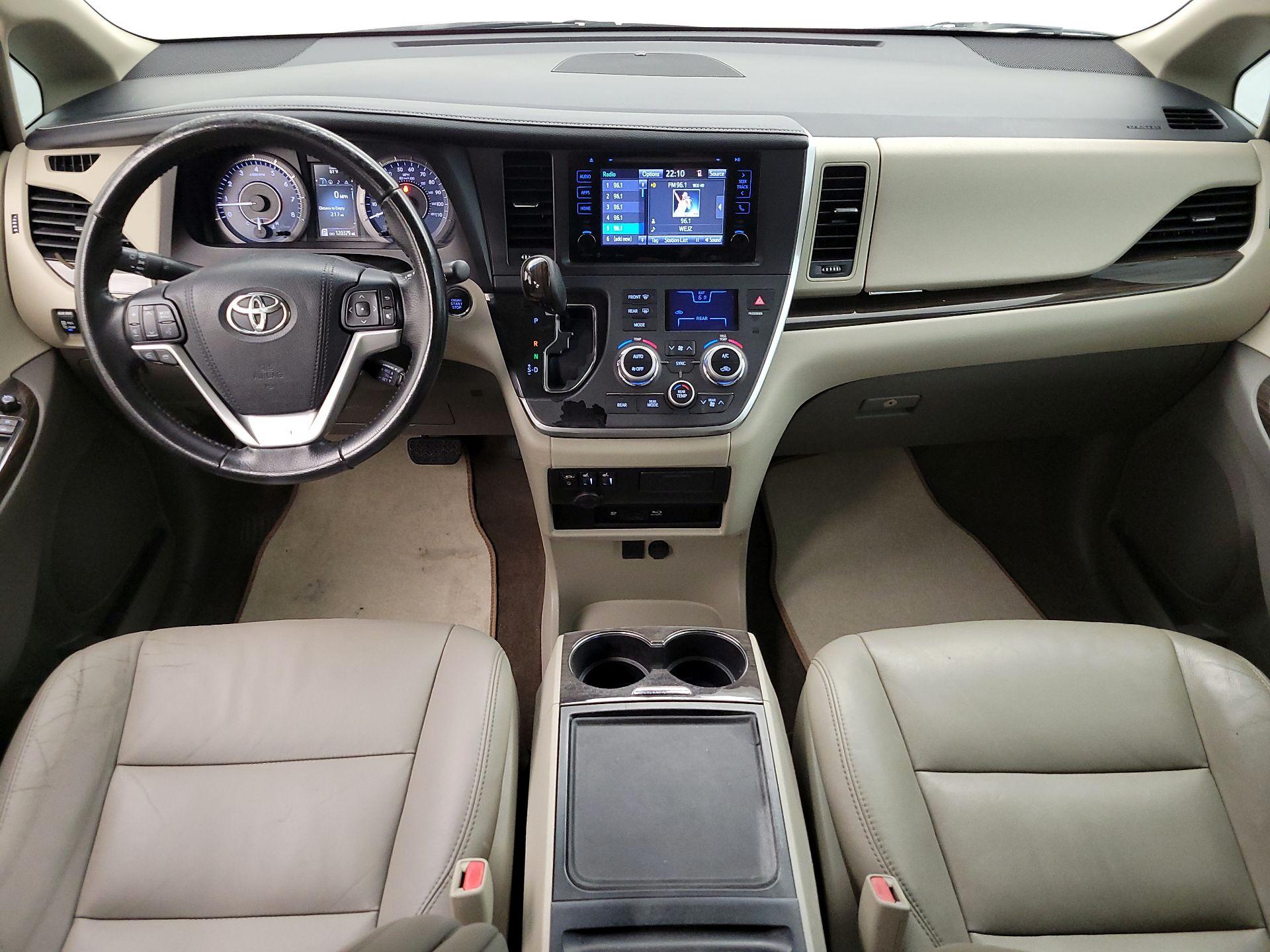 Thumbnail: 2017 Toyota Sienna - 9