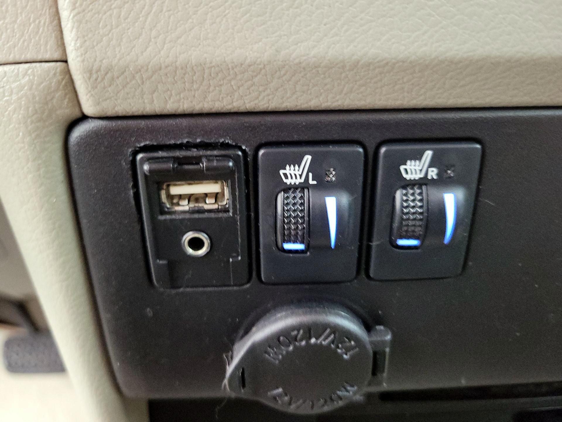 Thumbnail: 2017 Toyota Sienna - 18